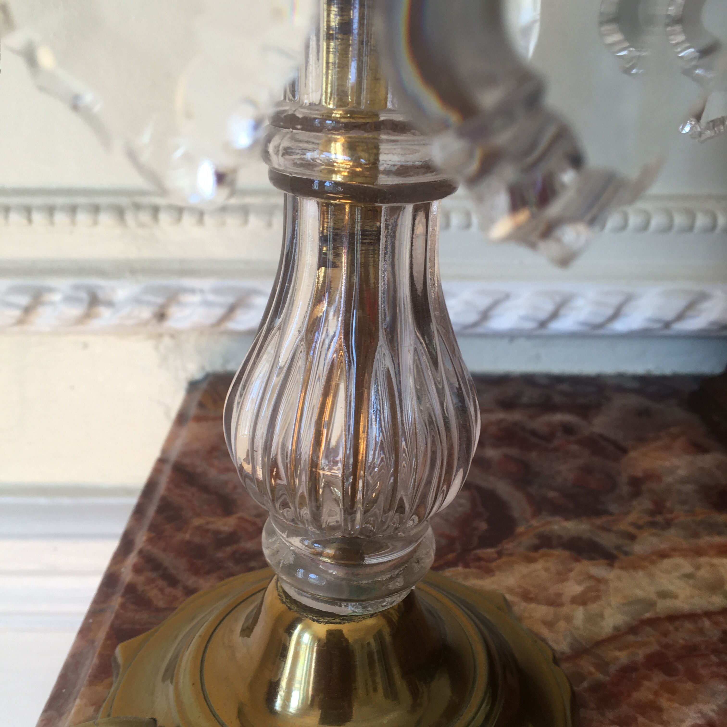 Table lamp with crystal tassels