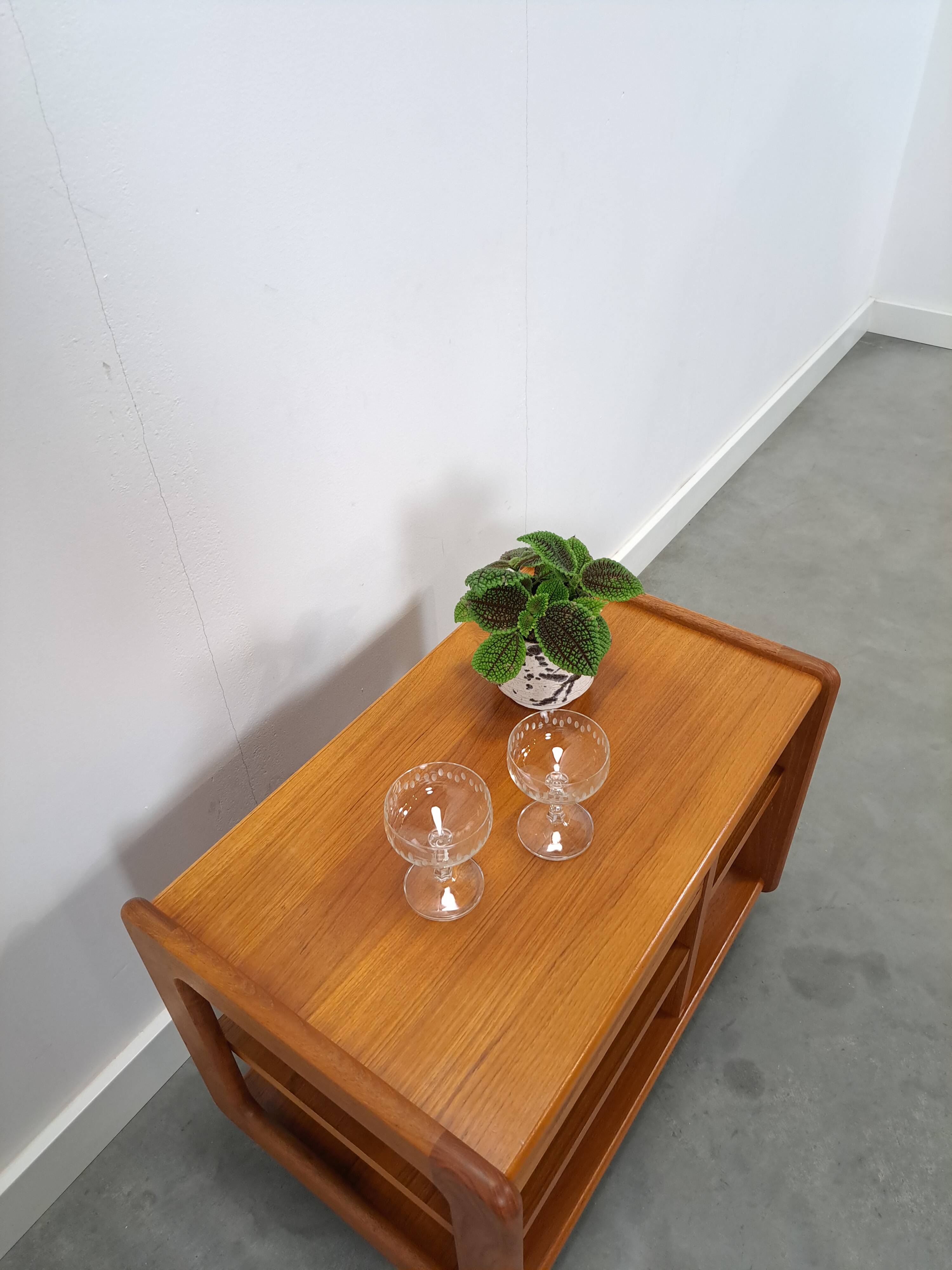 Deense teak audio trolley met lade vintage tv meubel