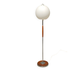 Lampadaire moderniste