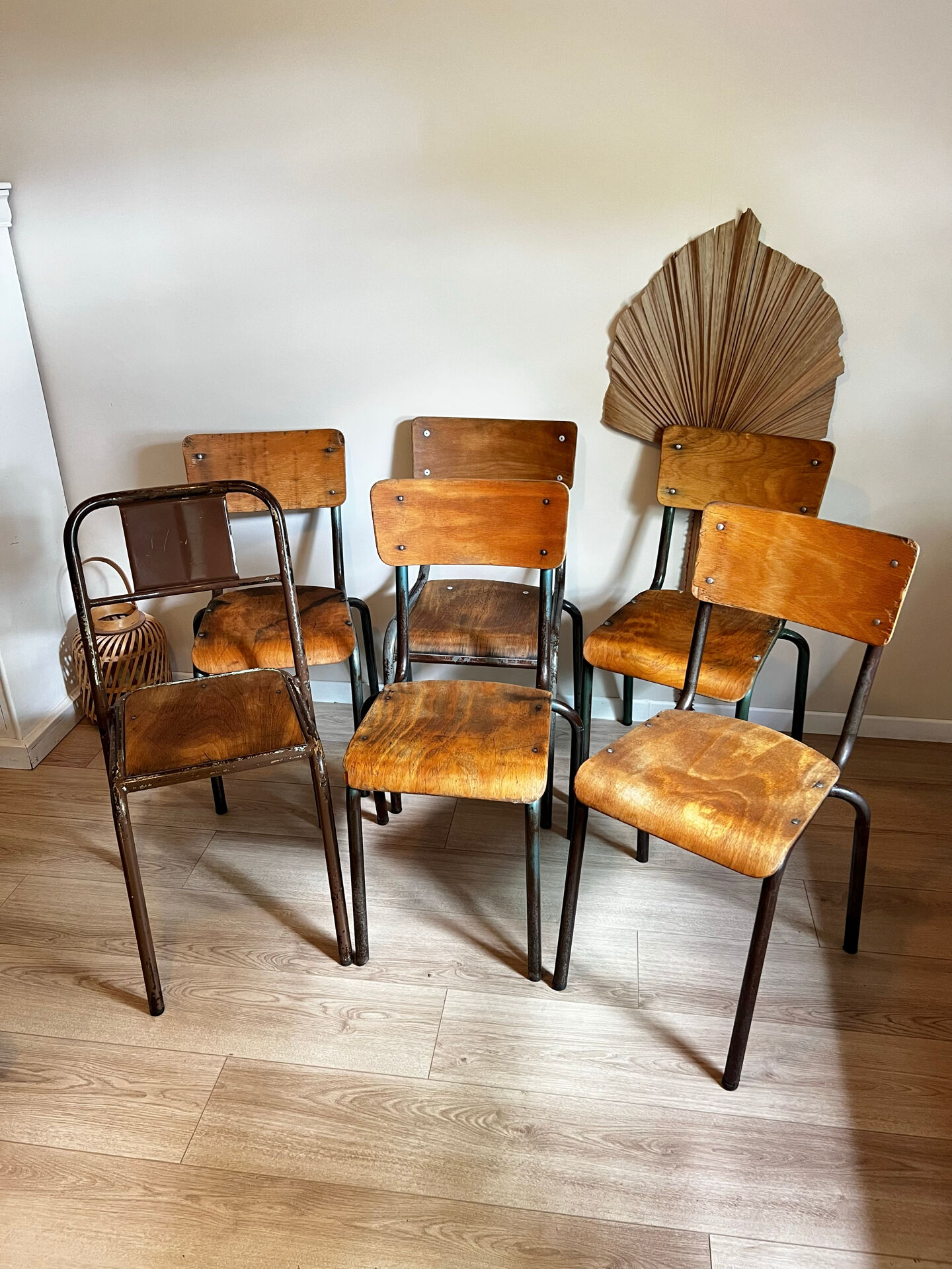 Lot de 6 chaises d’école rénovées 