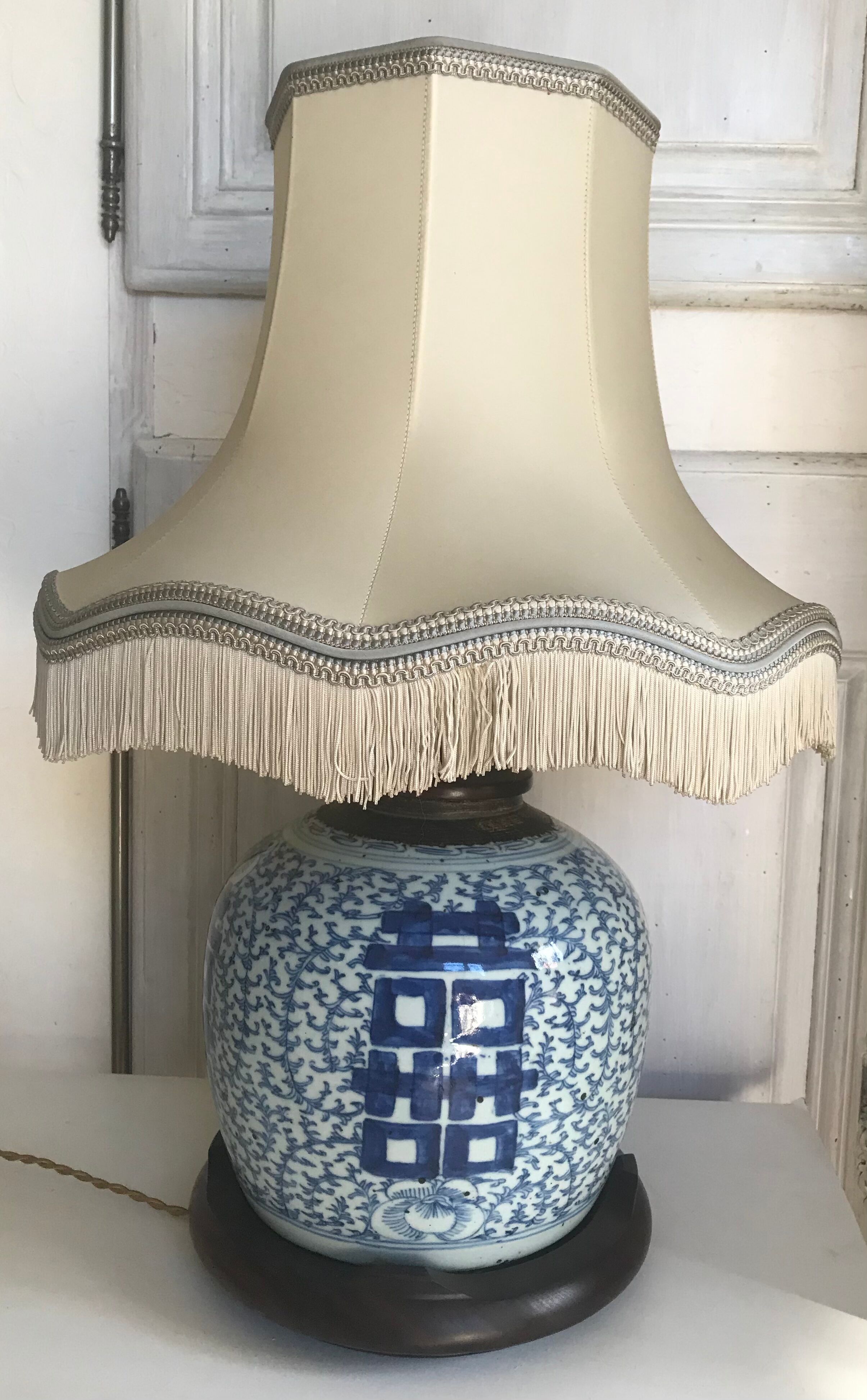 Chinese porcelain lamp
