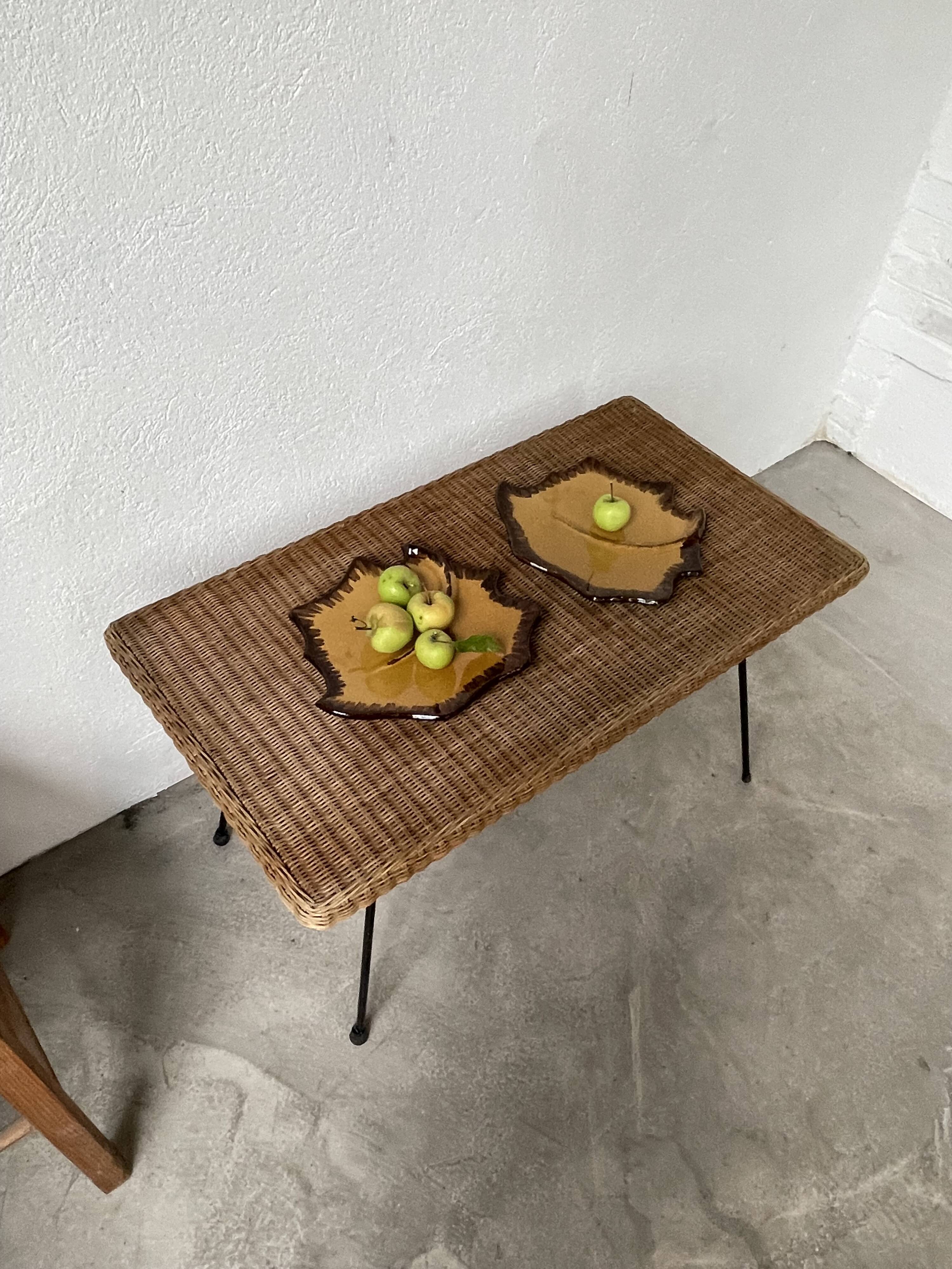 2 assiettes « feuille » céramique jaune