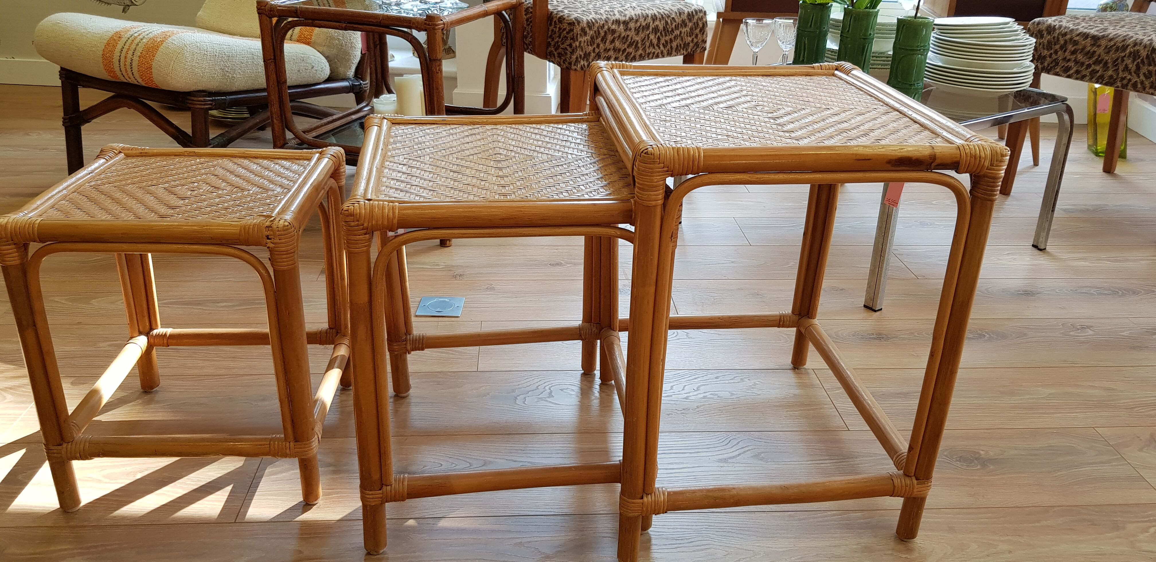Pull-out tables in rattan