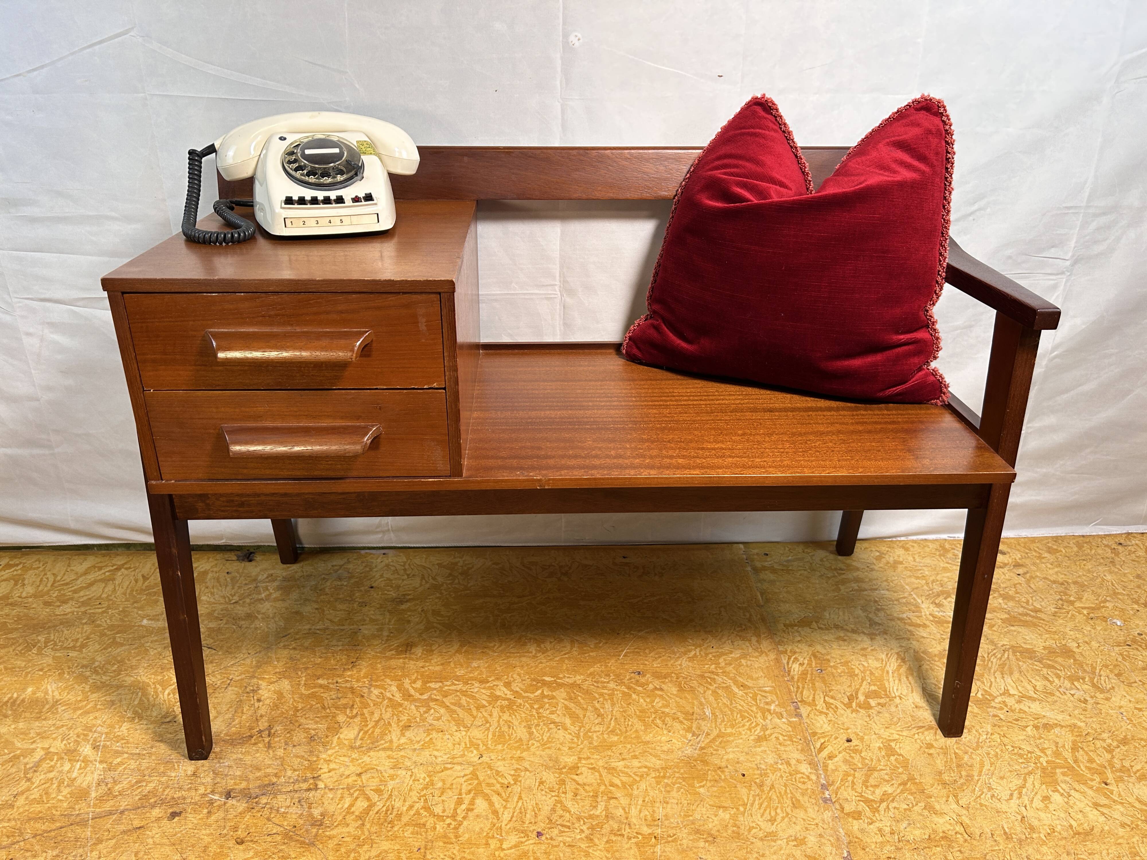 イギリスビンテージ　CHiPPY TELEPHONE SEATS イギリスビンテージ CHiPPY TELEPHONE SEATS イギリスビンテージ