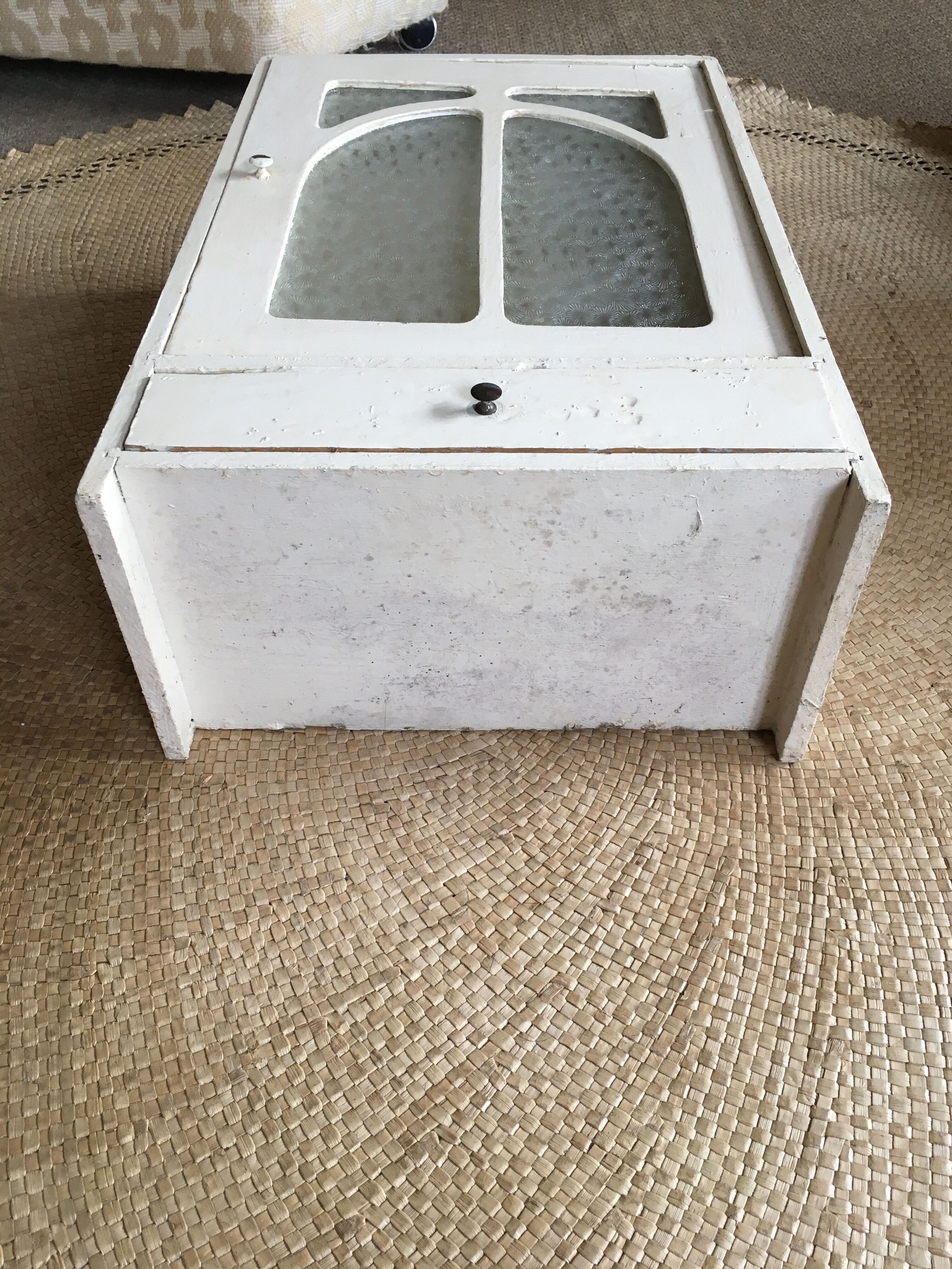 Pharmacy cabinet