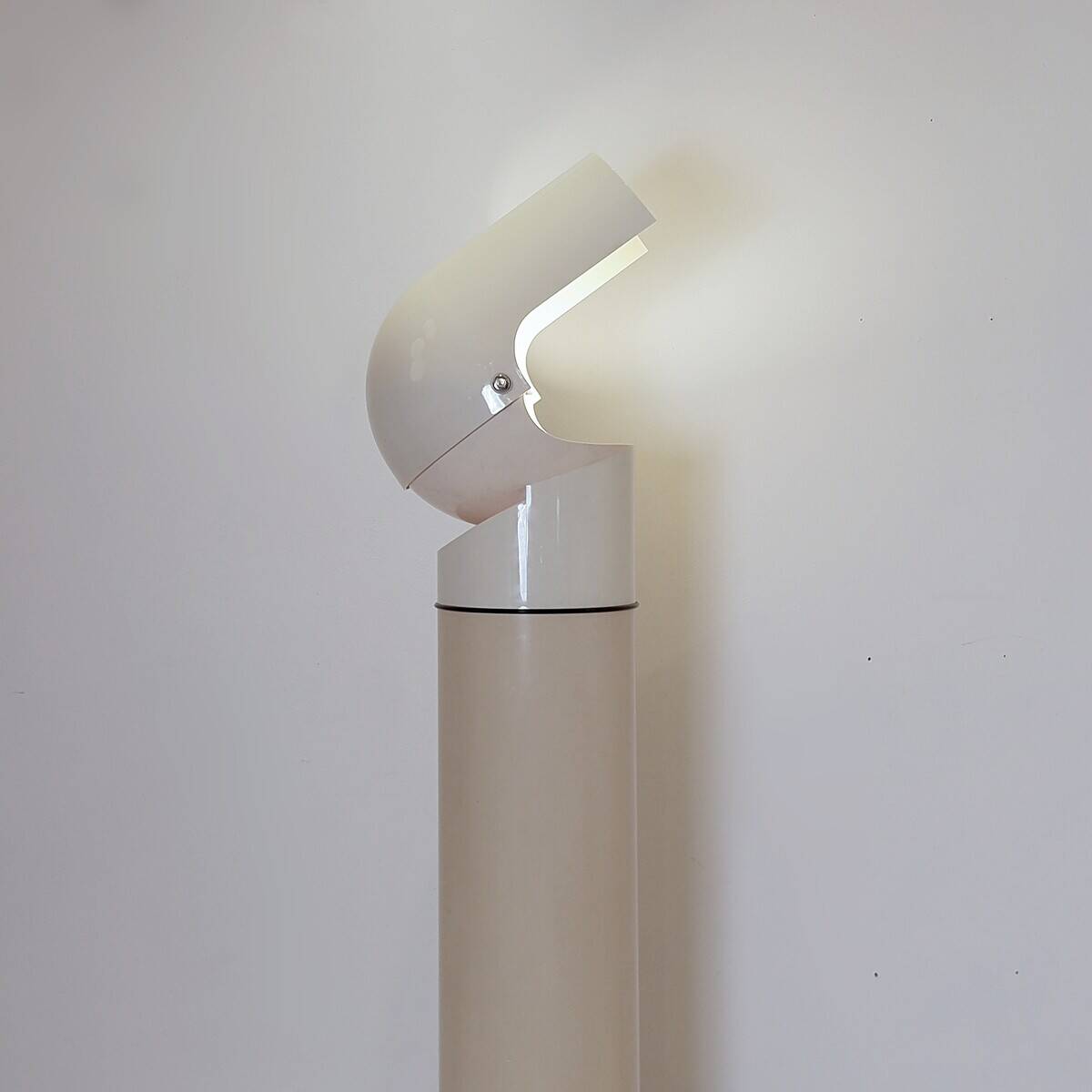 "Pileo Mezzo" Floor Lamp by Gae Aulenti for Artemide, 1965s
