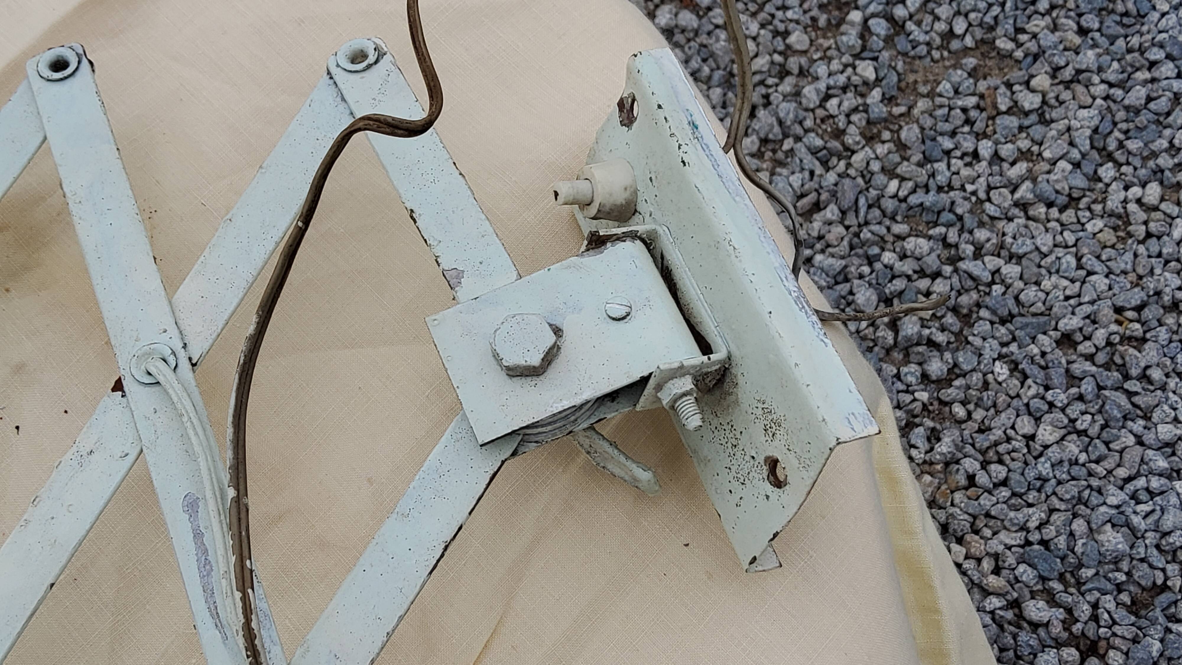 Adjustable metal accordion wall lamp from the 50s aluminum lampshade