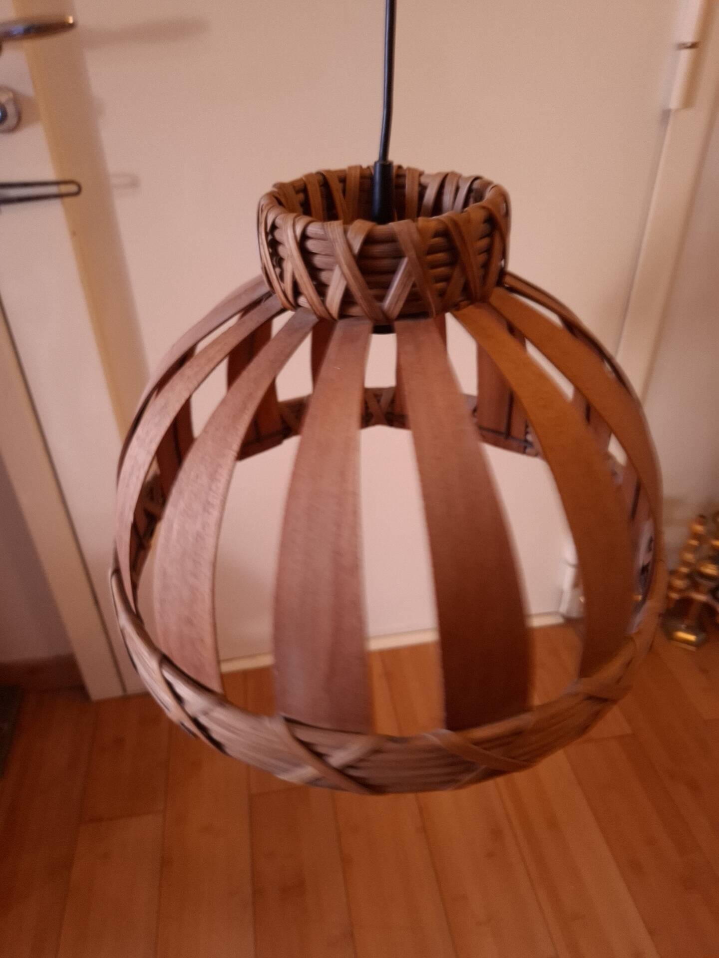 Scandinavian wooden slat suspension