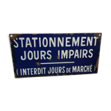 Enamelled parking plate