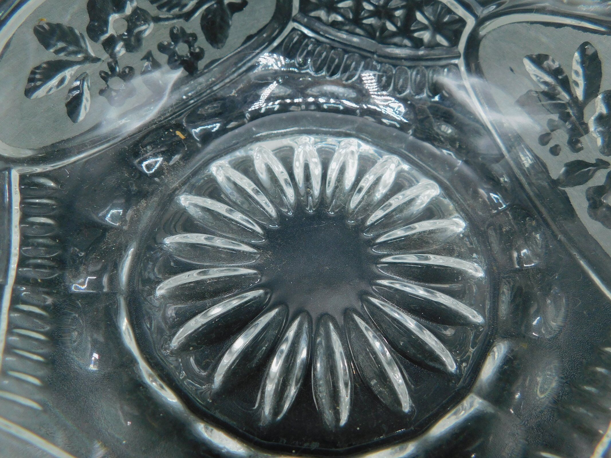 Vide-pocket / crystal cup with floral decoration