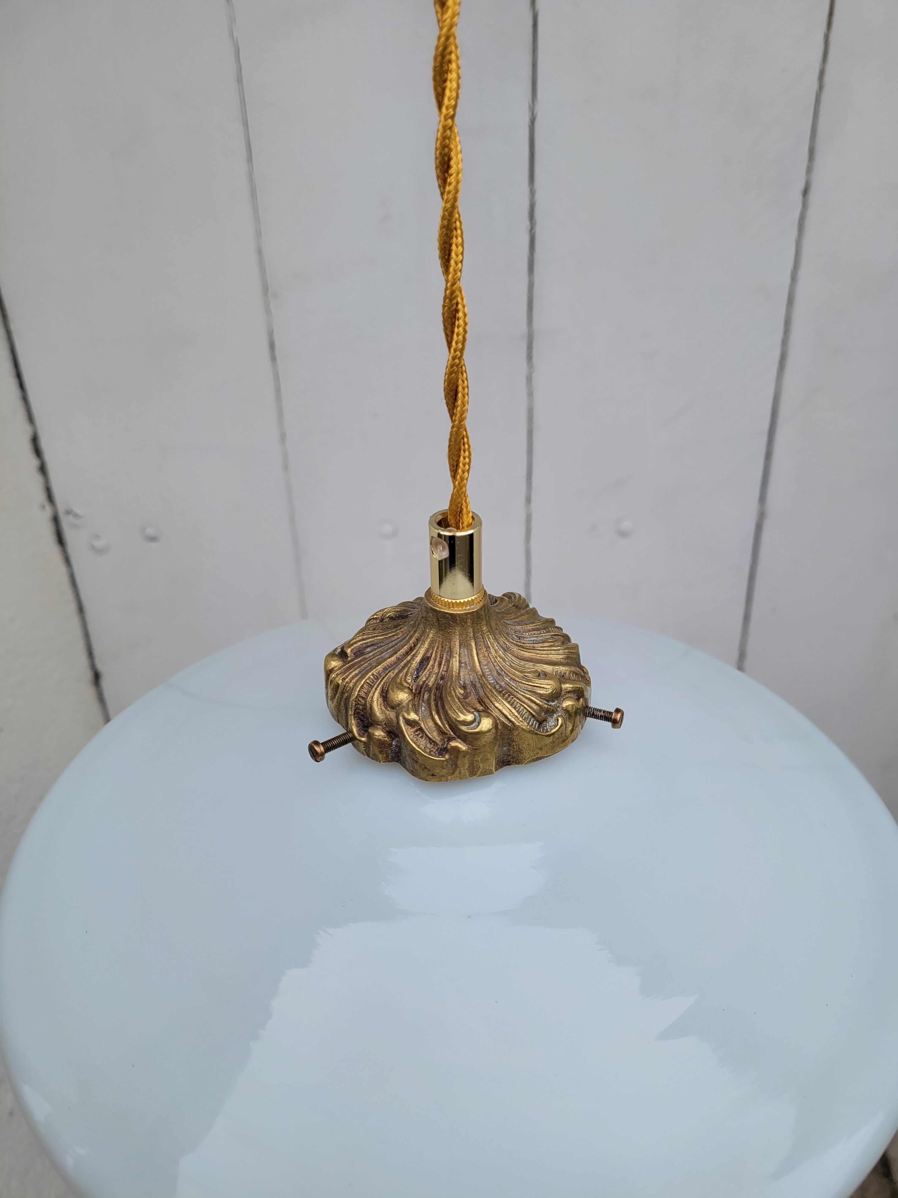 Smooth opaline hanging lamp