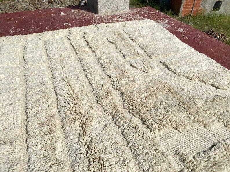 Moroccan Berber rug in ecru 300x200 cm, handmade rug with geometric design.