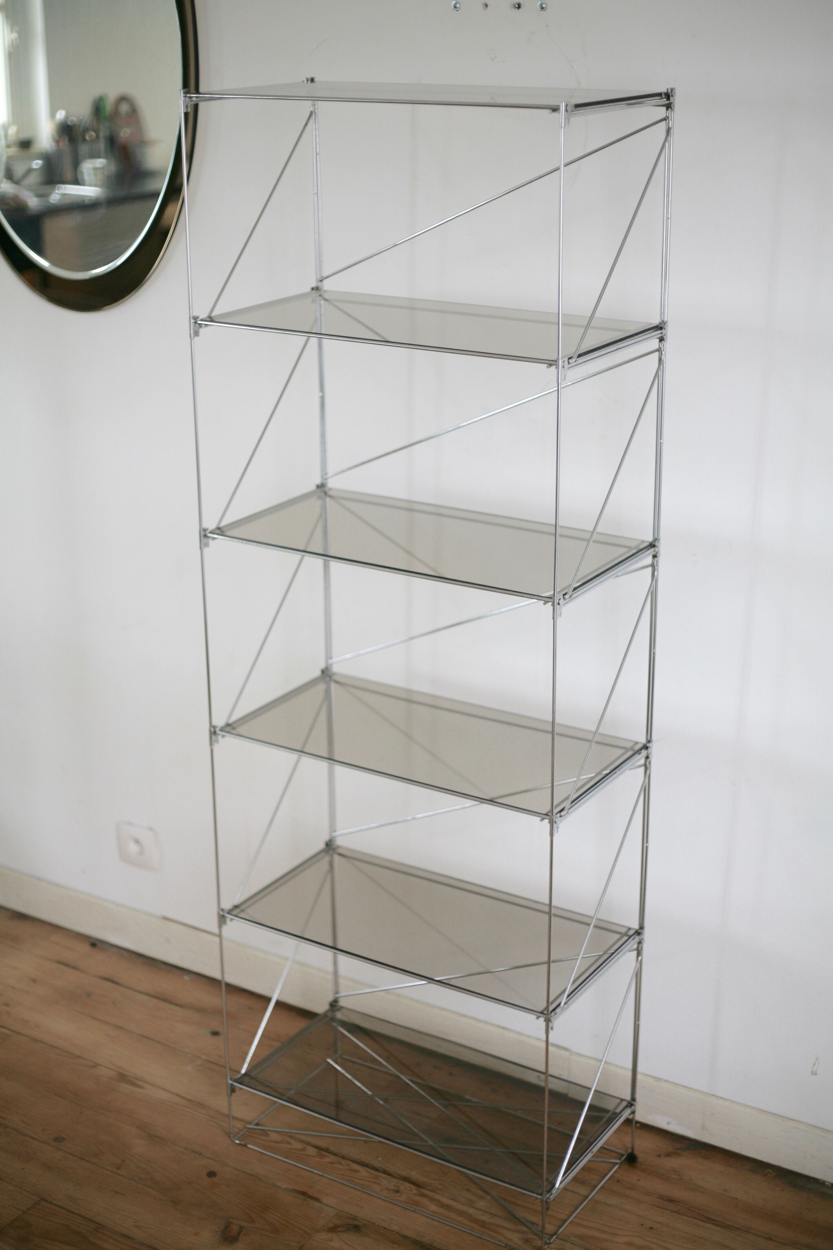 Etagère Isocèle de Max Sauze, acier et verre fumé, France circa 1970