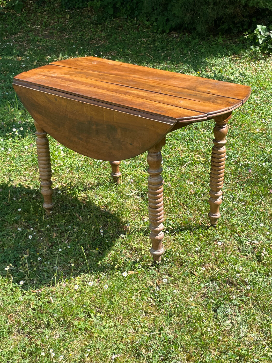 Oval wooden table with shutters Louis Philippe style