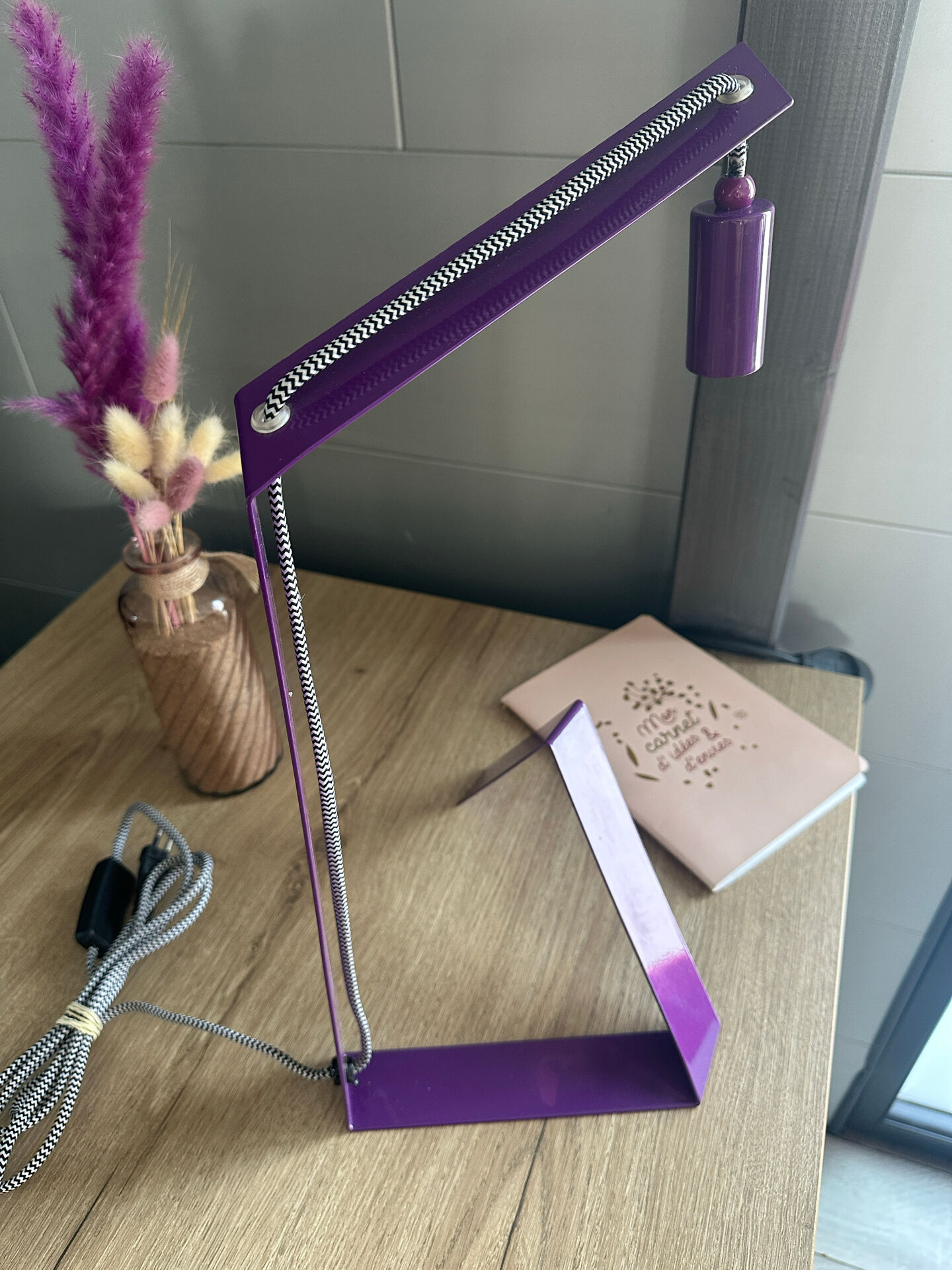 Agemob purple desk lamp in vintage Memphis style from the 80s and 90s.