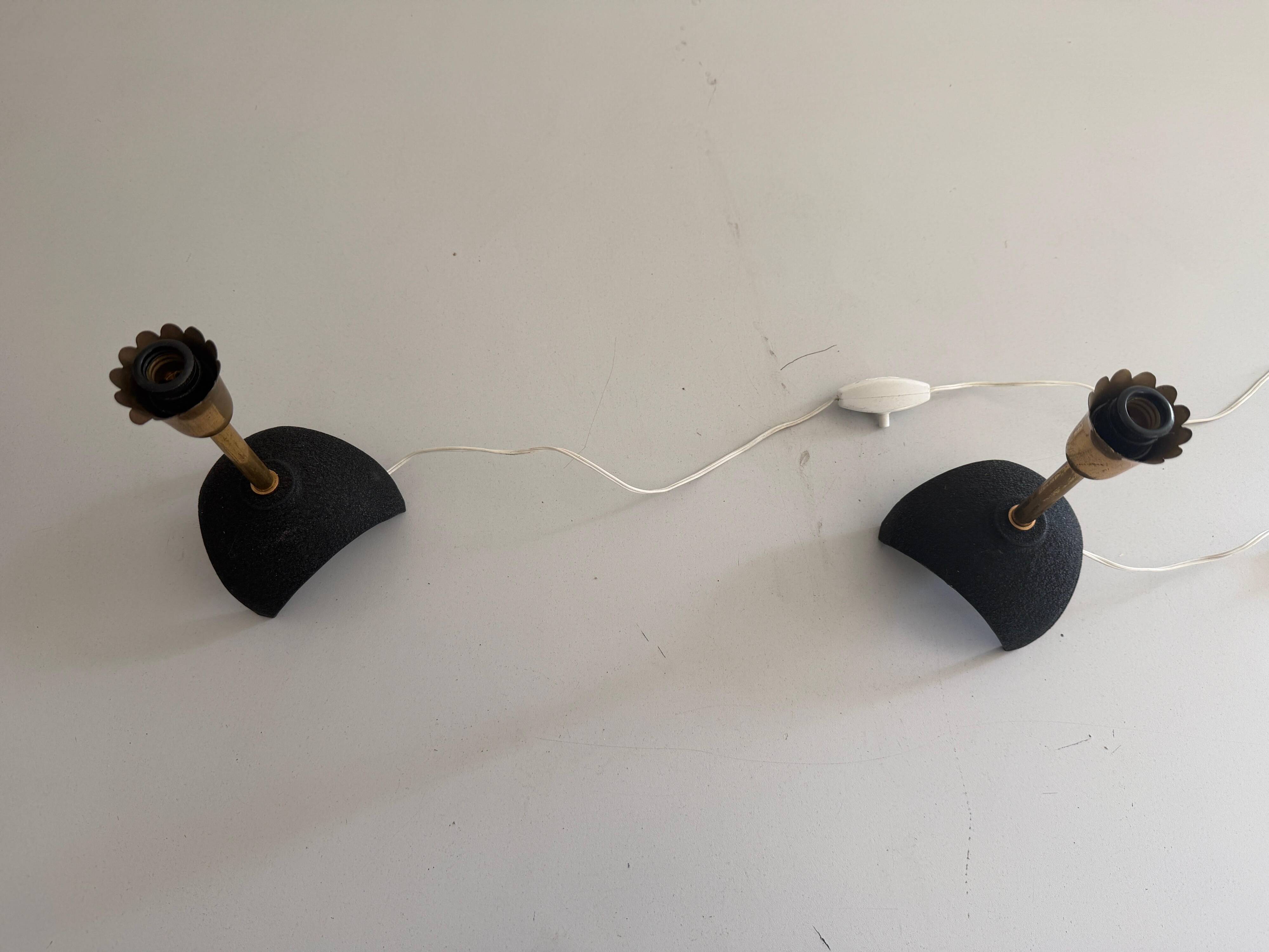 Pair of mid-century bedside lamps in brass and black metal, 1960, Italy.