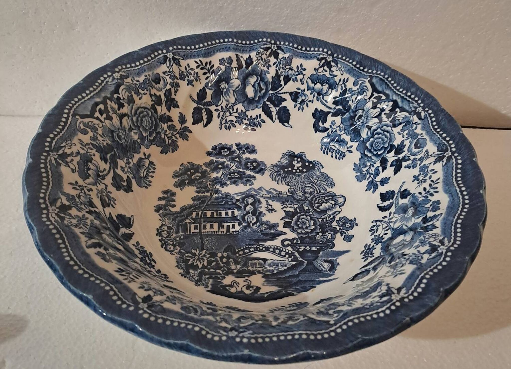 Saladier Anglais Churchill Staffordshire