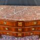 Commode galbée en marqueterie d’époque transition