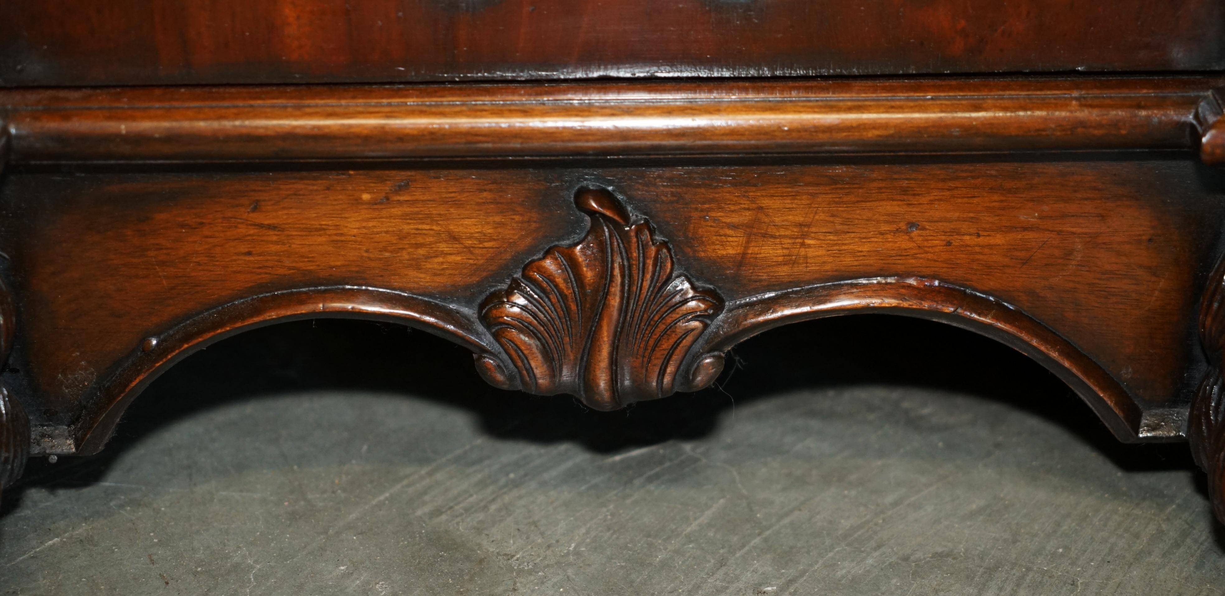 Partner desk with two carved columns featuring lion heads, according to Thomas Chippendale, restored.