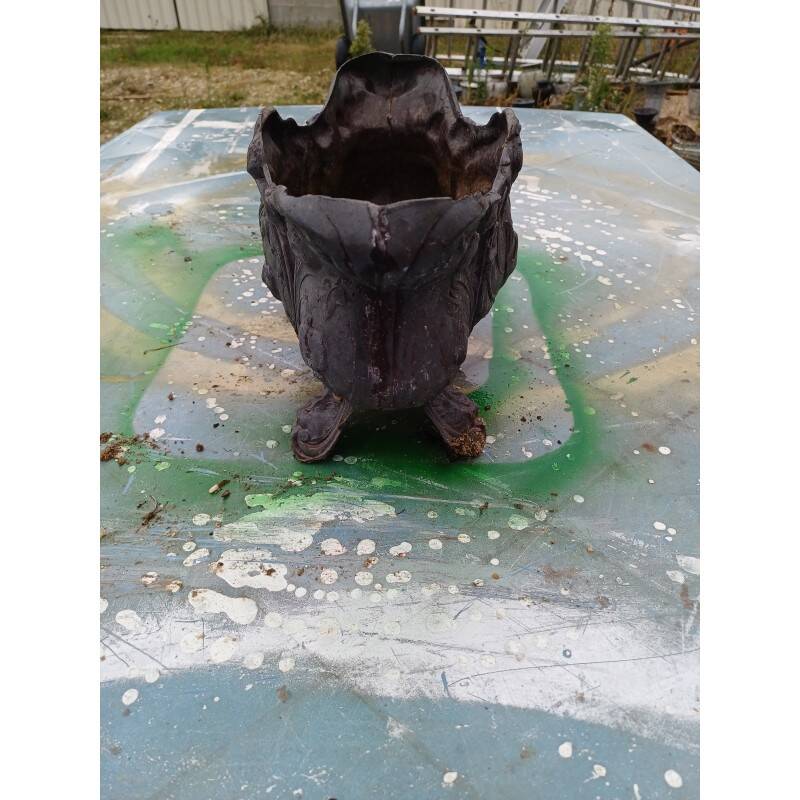 1 cast iron planter from 1900 from Charleville - Mézières