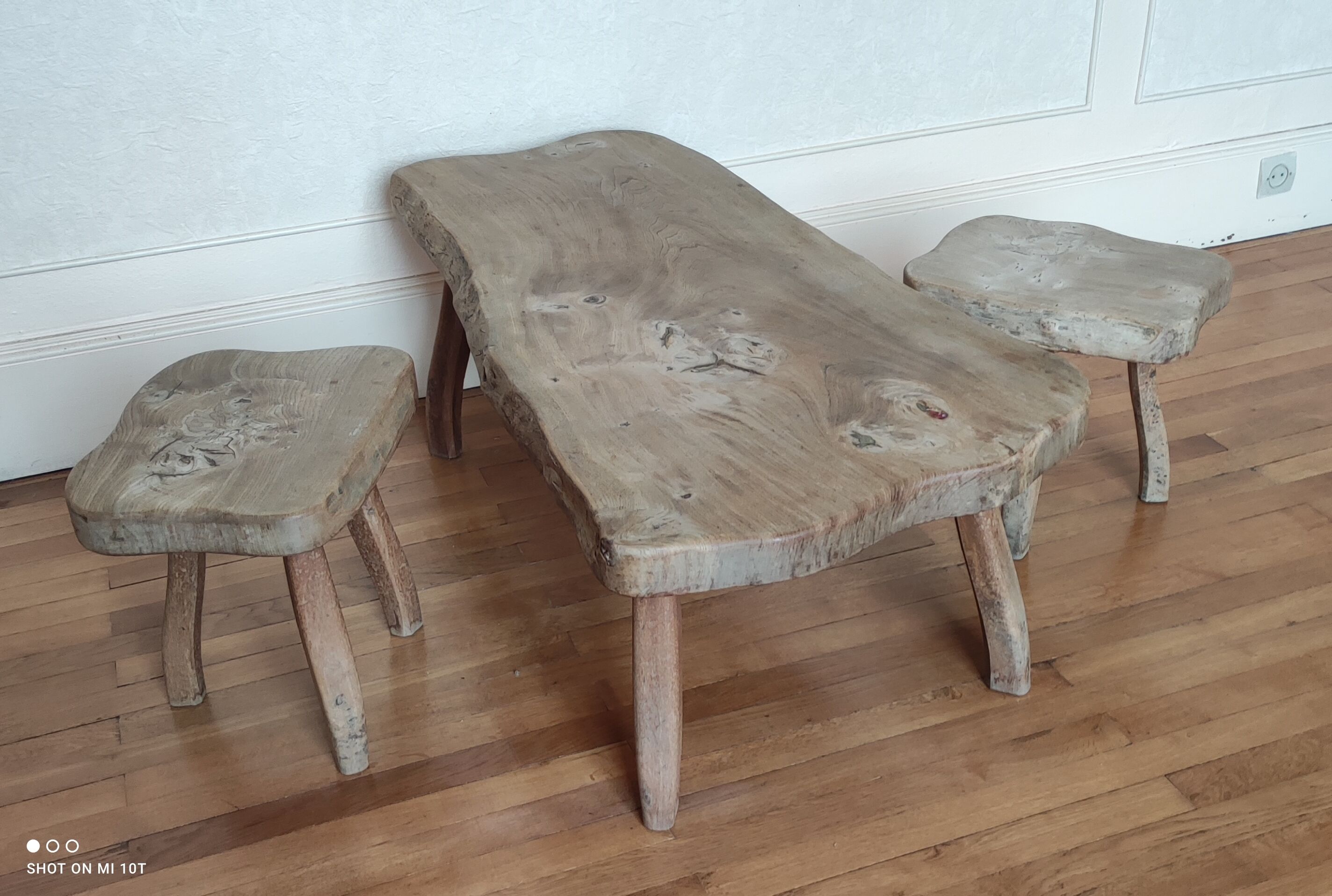 Old living room 3 rooms in wood, brutalist art