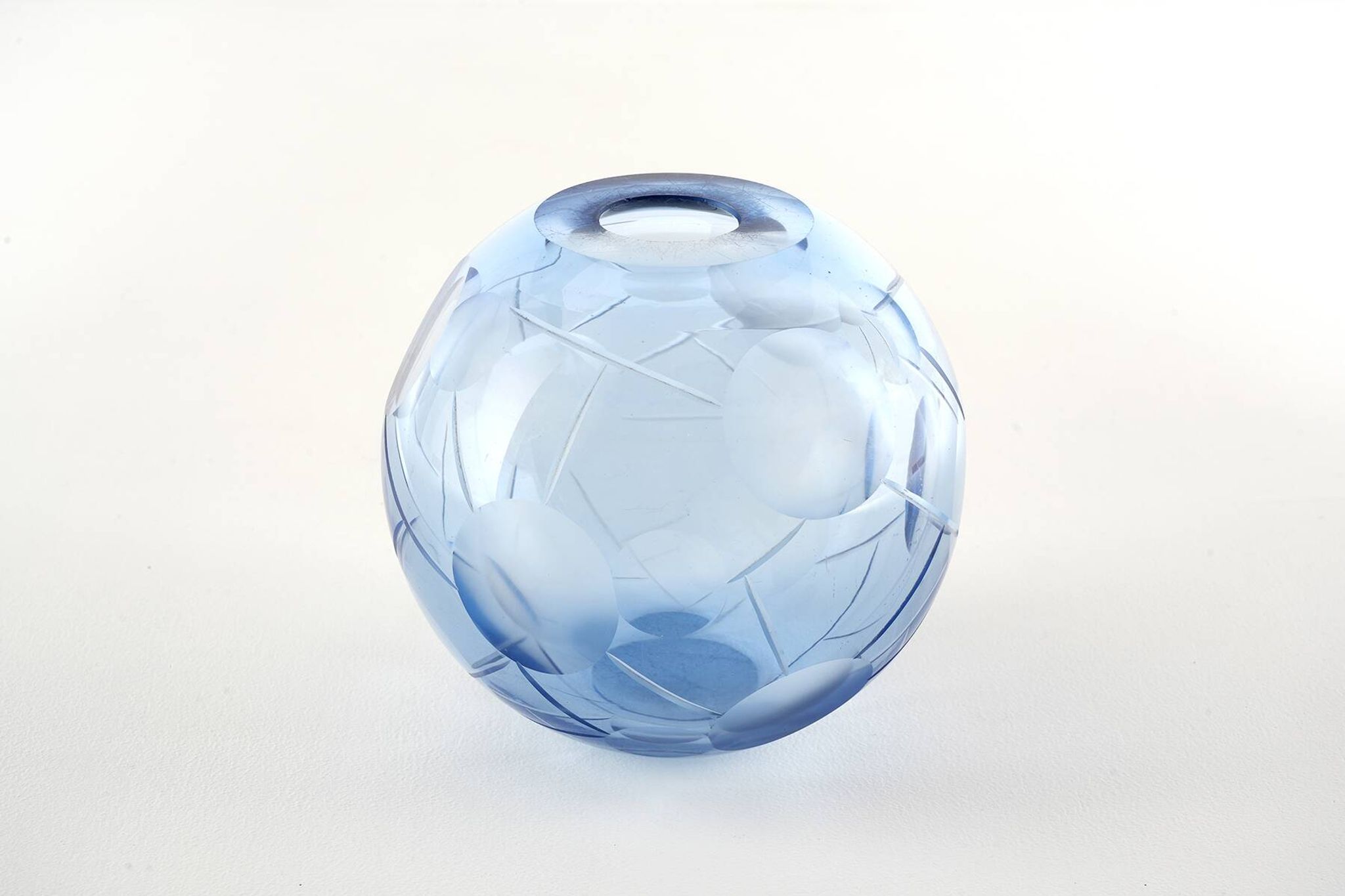 Art Deco vase by Vicke Lindstrand for Orrefors around 1930.