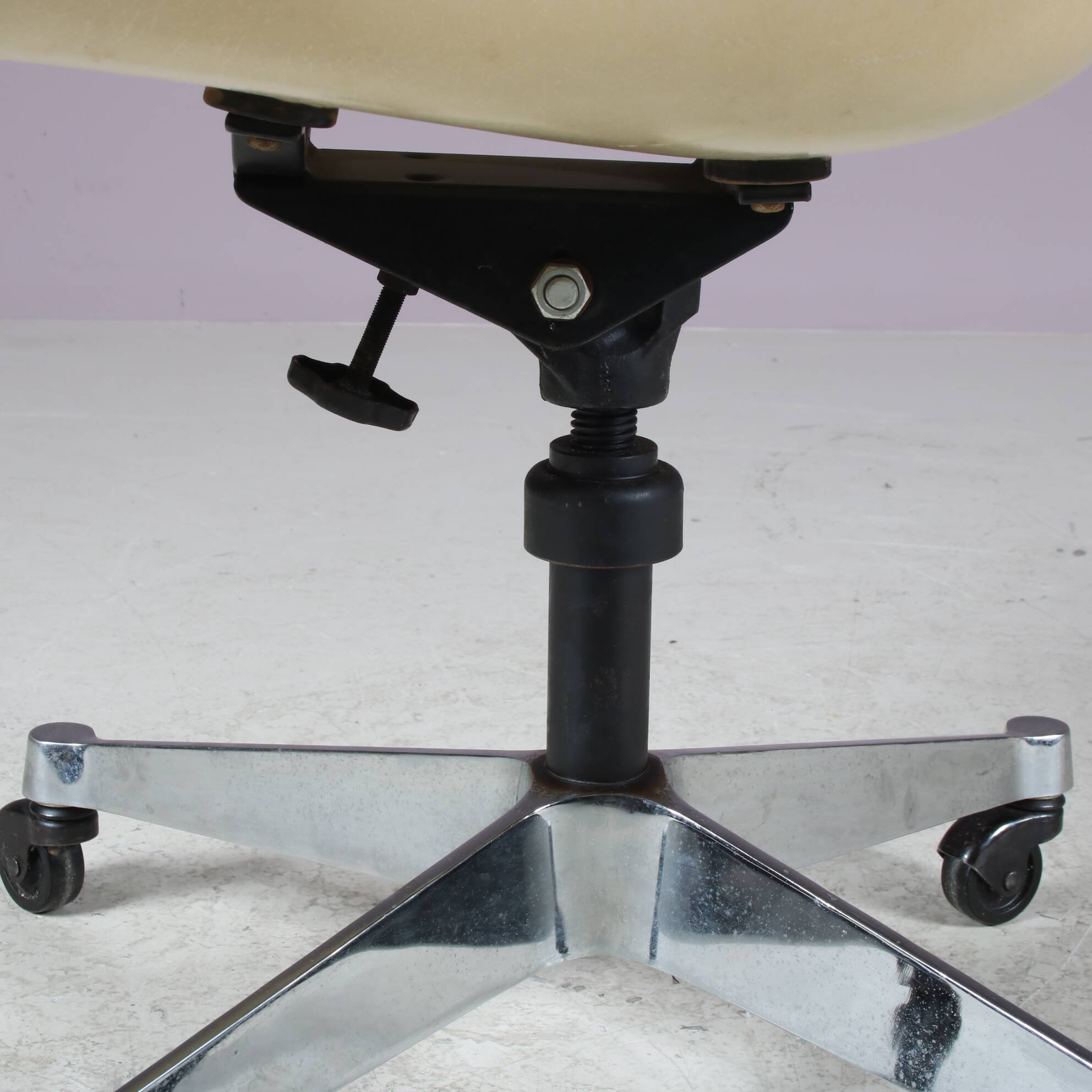 1970s office chair by Charles & Ray Eames for Herman Miller, USA