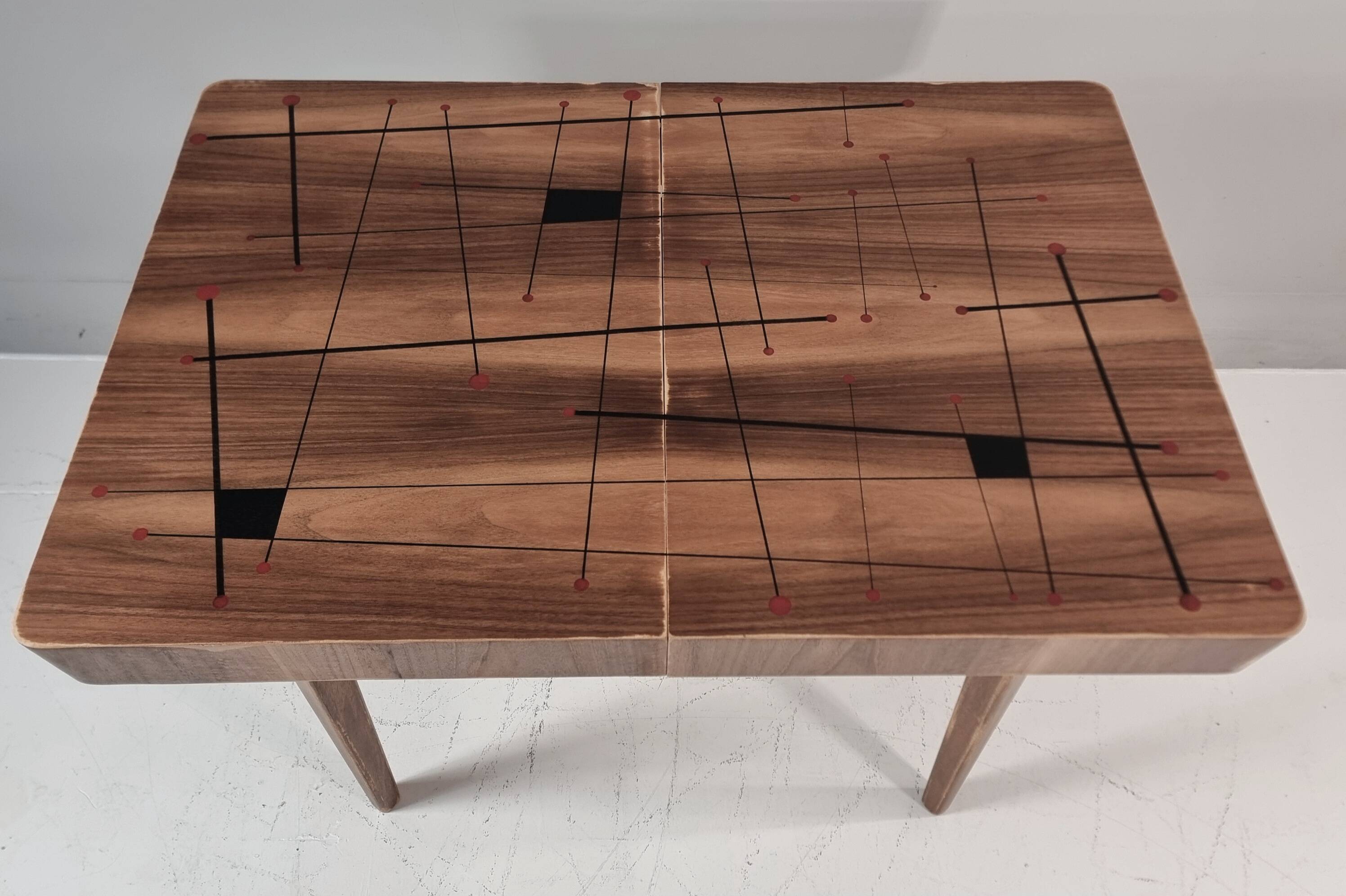 Vintage dining table in walnut, 1970s