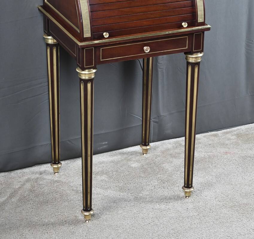 Small mahogany living room furniture, Louis XVI style – 2nd half of the 19th century.