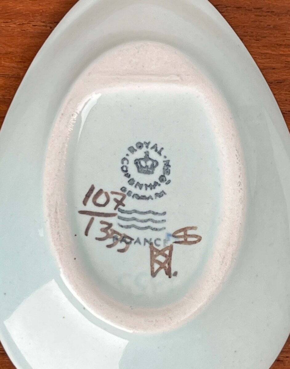 Small oyster or Danish sauce plates from the mid-century by Beth Breyen for Royal Copenhagen, set of 4.