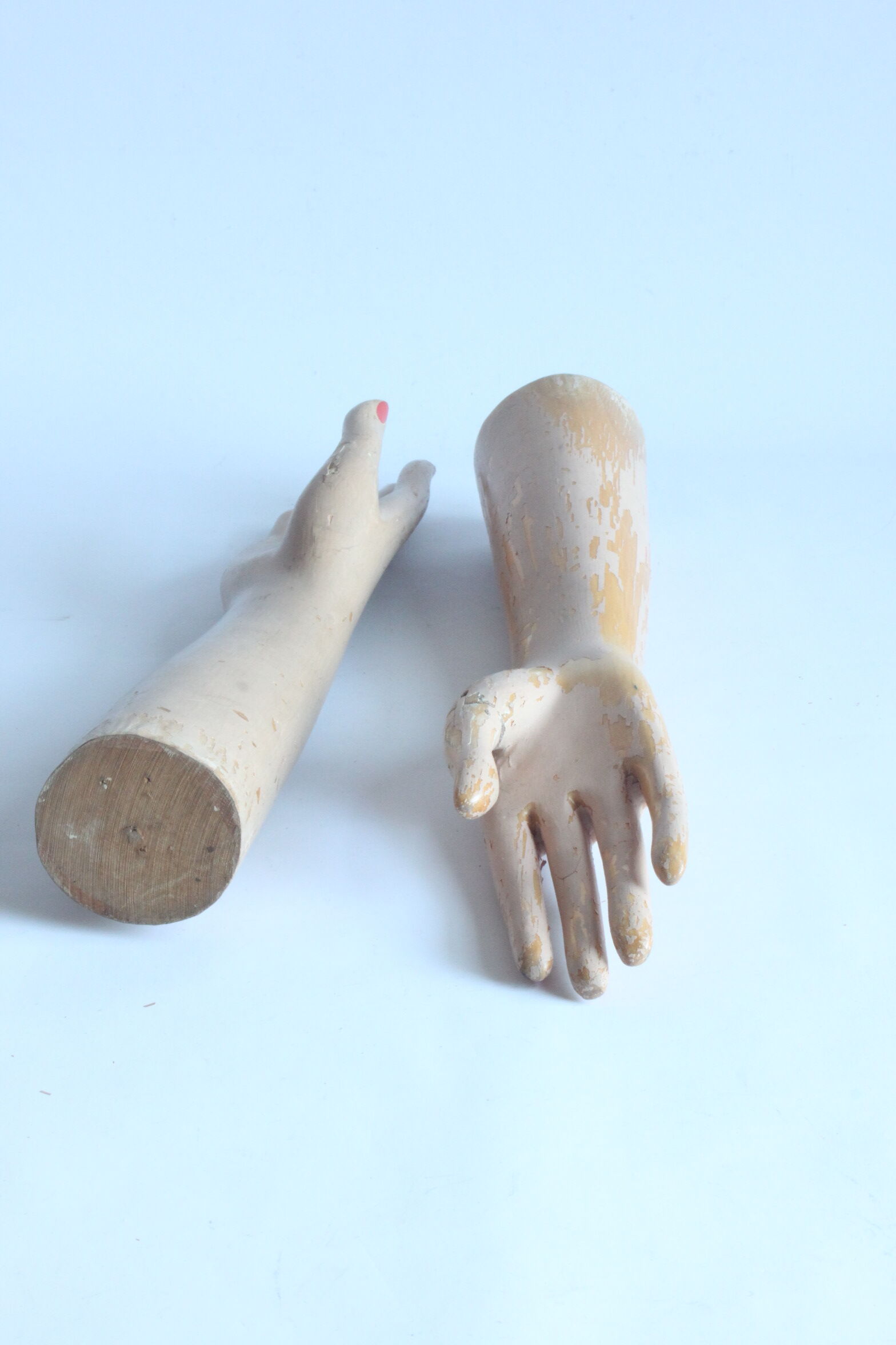 Gants en bois présentoirs de mannequins, années 1930, ensemble de 2.