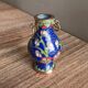 Mini vase de vitrine en émail cloisonné chinois