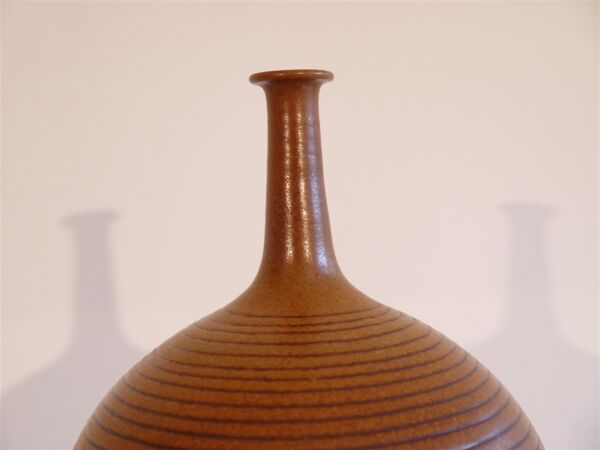 Vase vintage boule en ceramique de Joan Carillo 1970