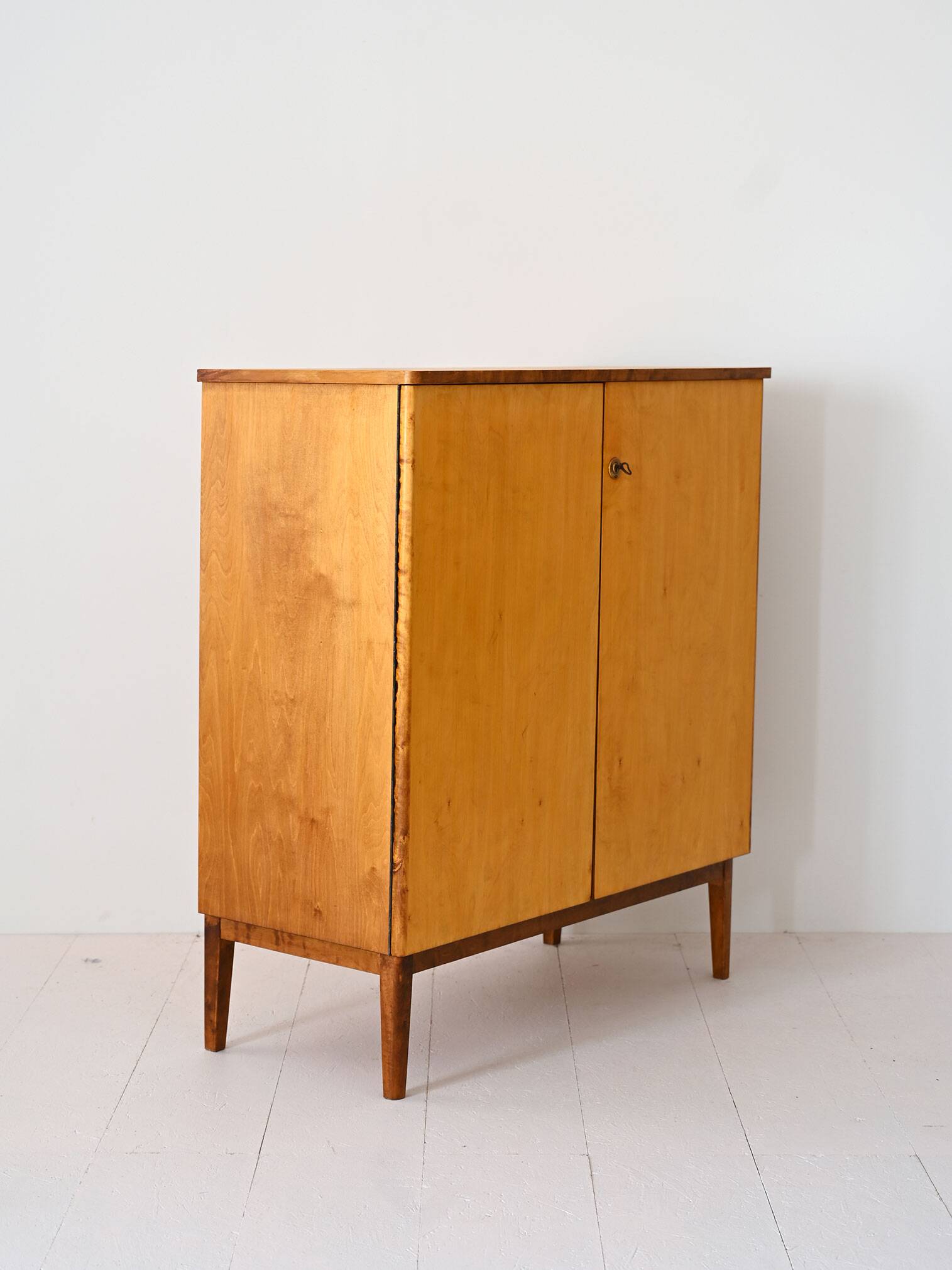 Armoire vintage scandinave