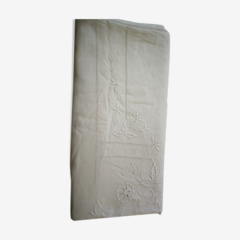 Drap brodé main ancien