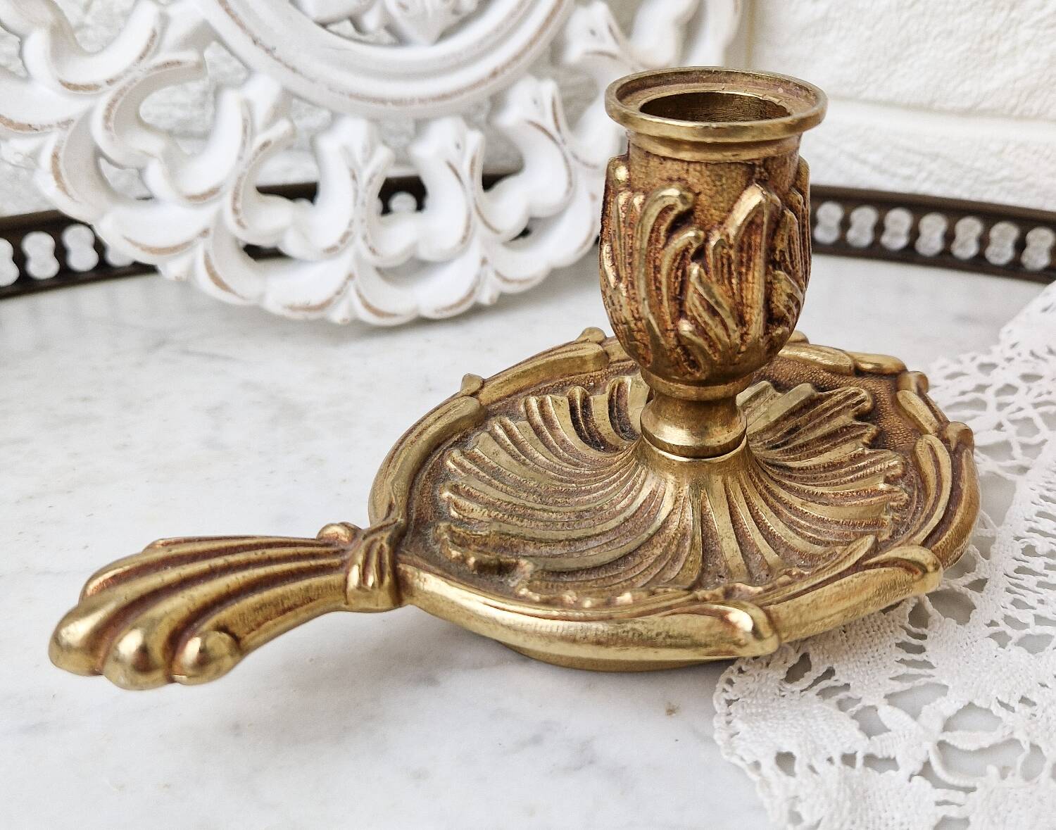 Petit bougeoir à main ancien en bronze doré