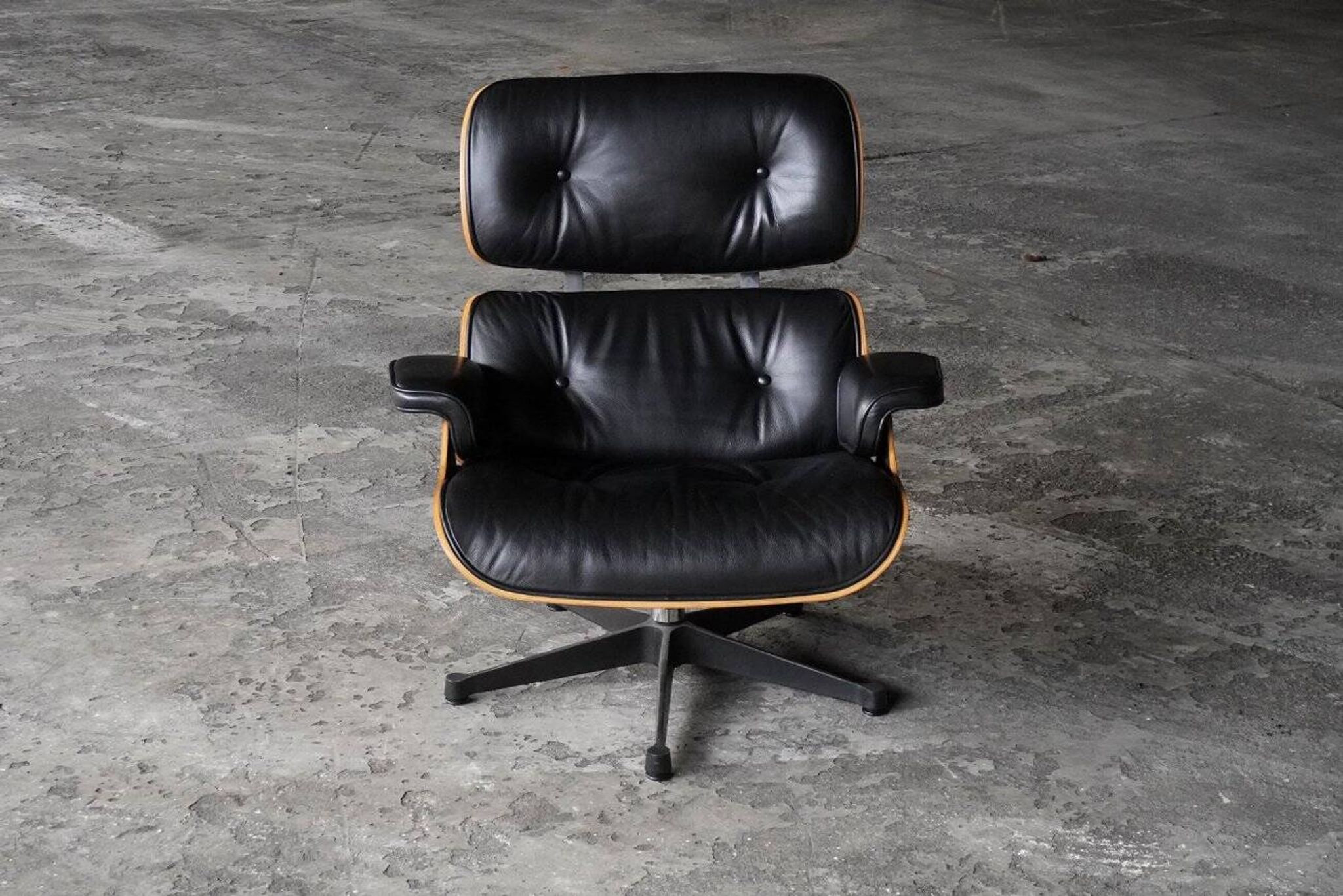 Fauteuil Lounge par Ray & Charles Eames pour Vitra, années 2000.