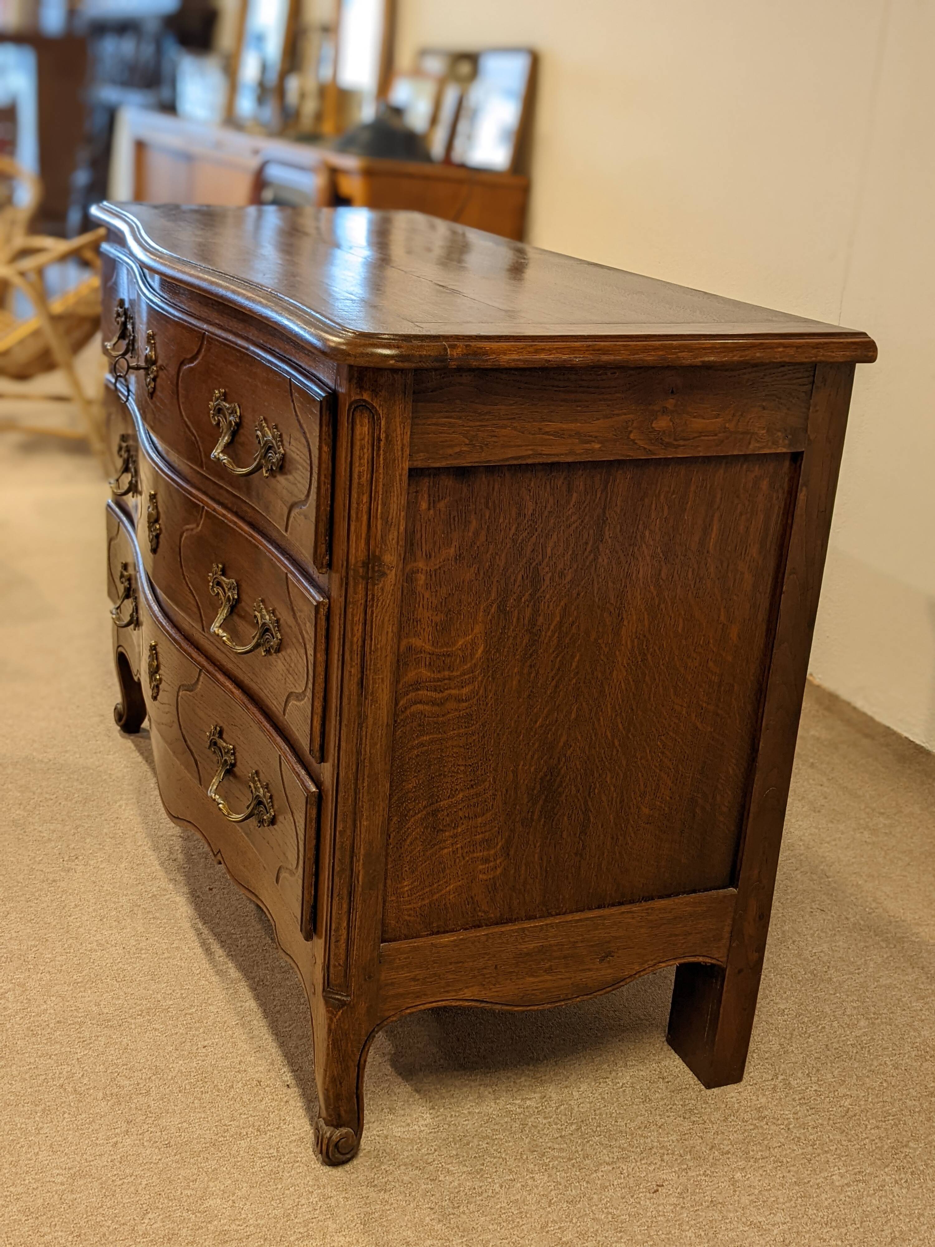 Commode Louis XV en chêne