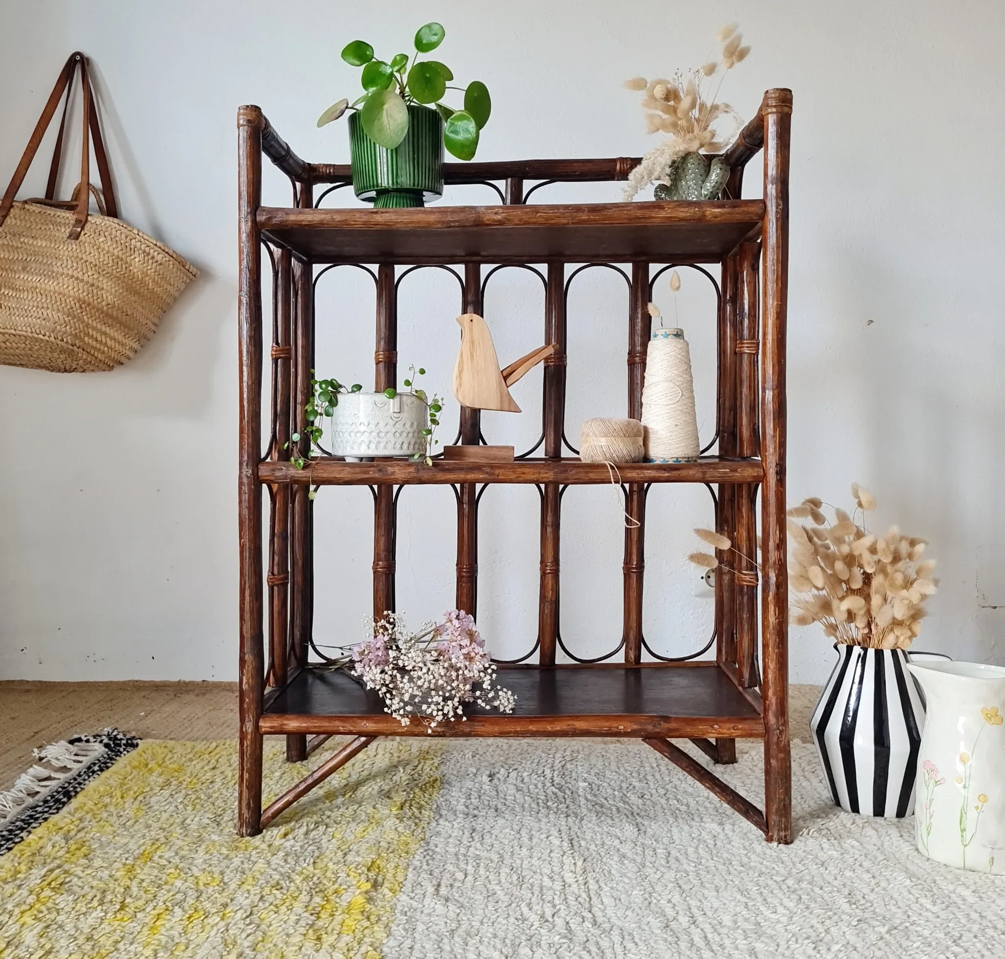 Etagère, bibliothèque en rotin ancienne