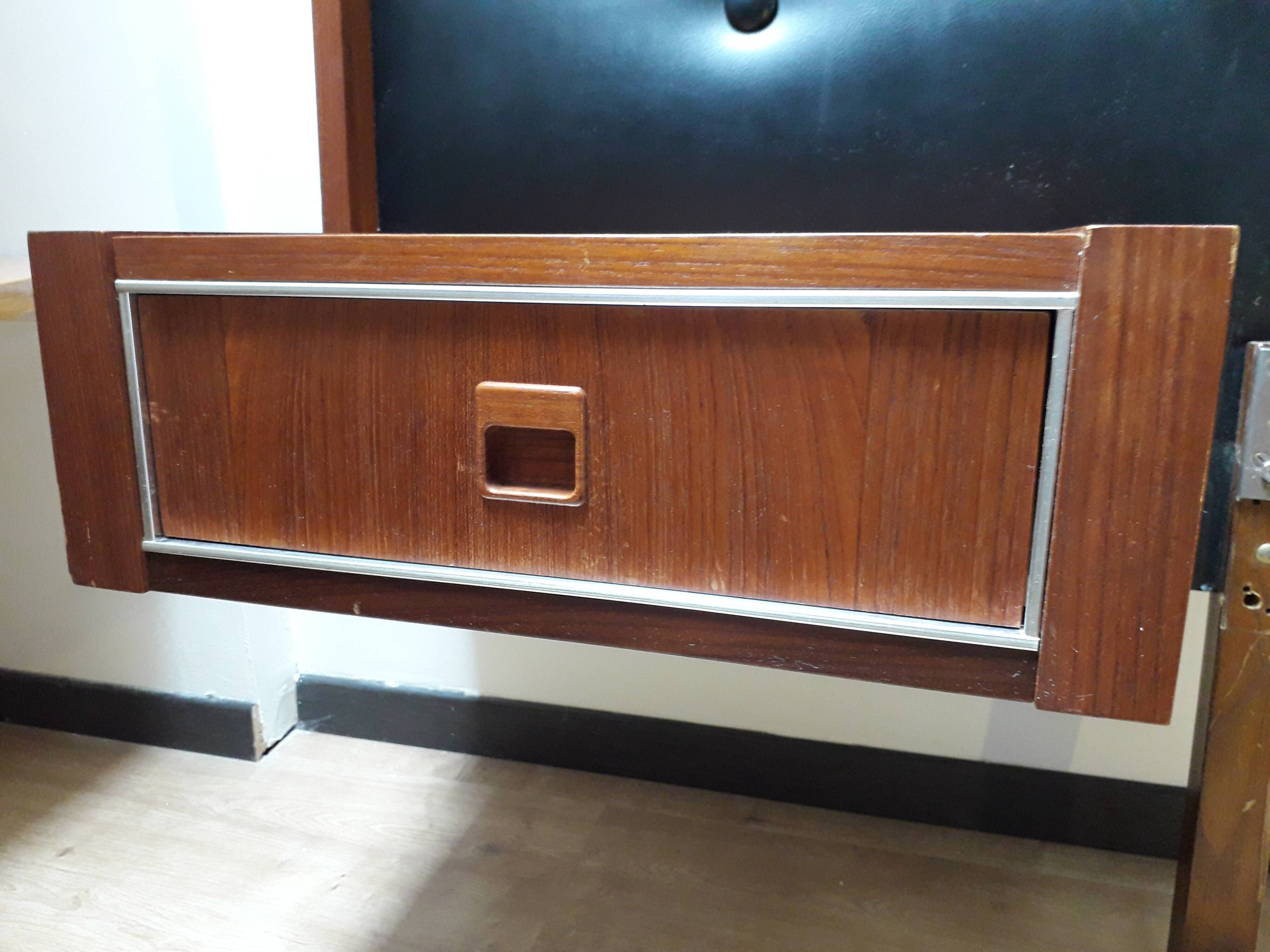 Bedhead with built-in appliques