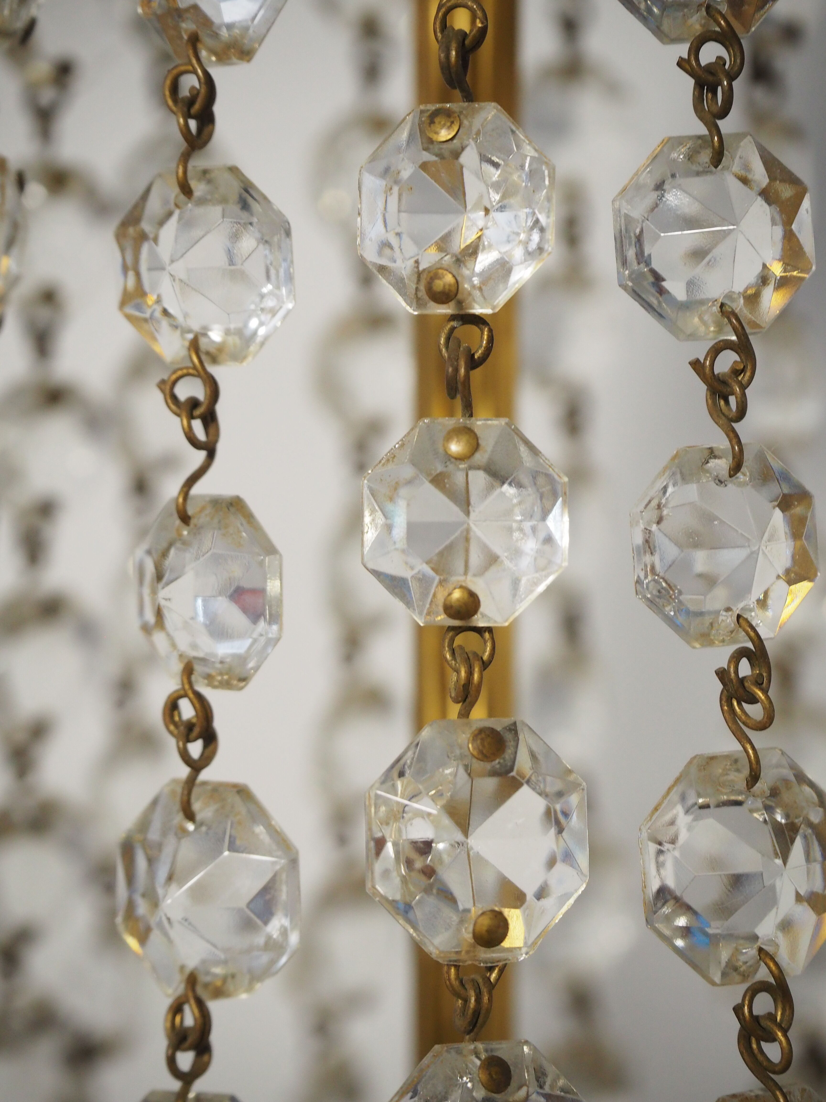 Balloon chandelier with glasses and bronze pampilles