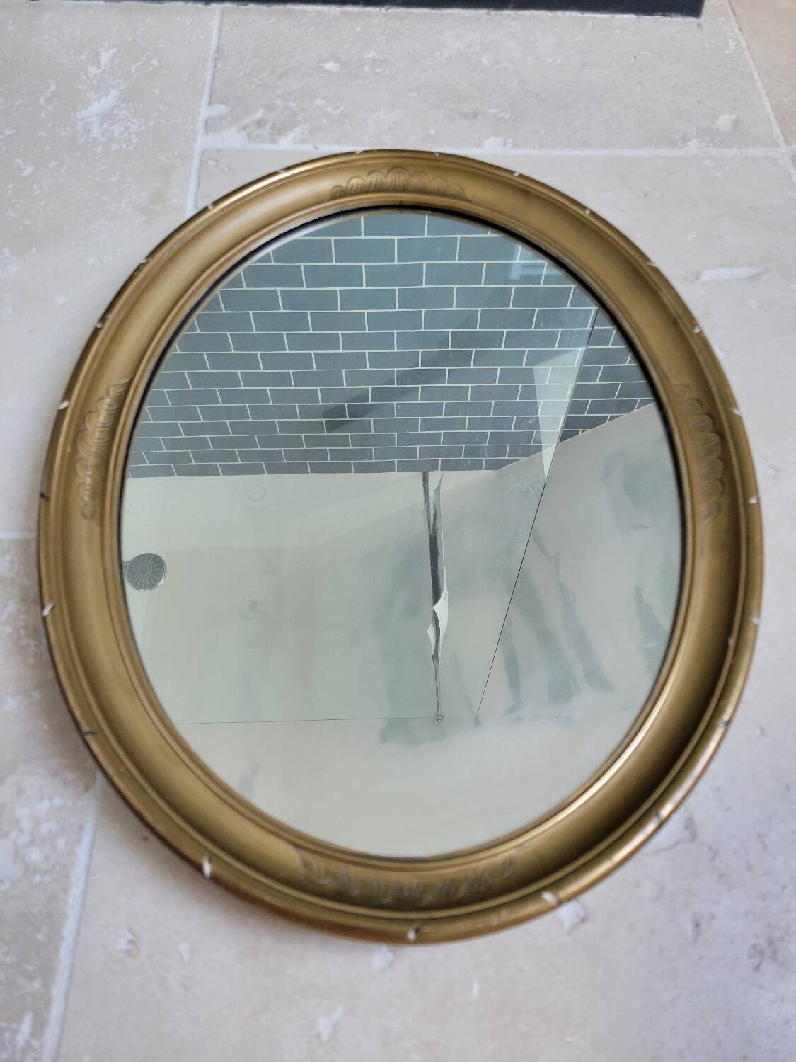 Oval mirror in gilded stucco 45 cm