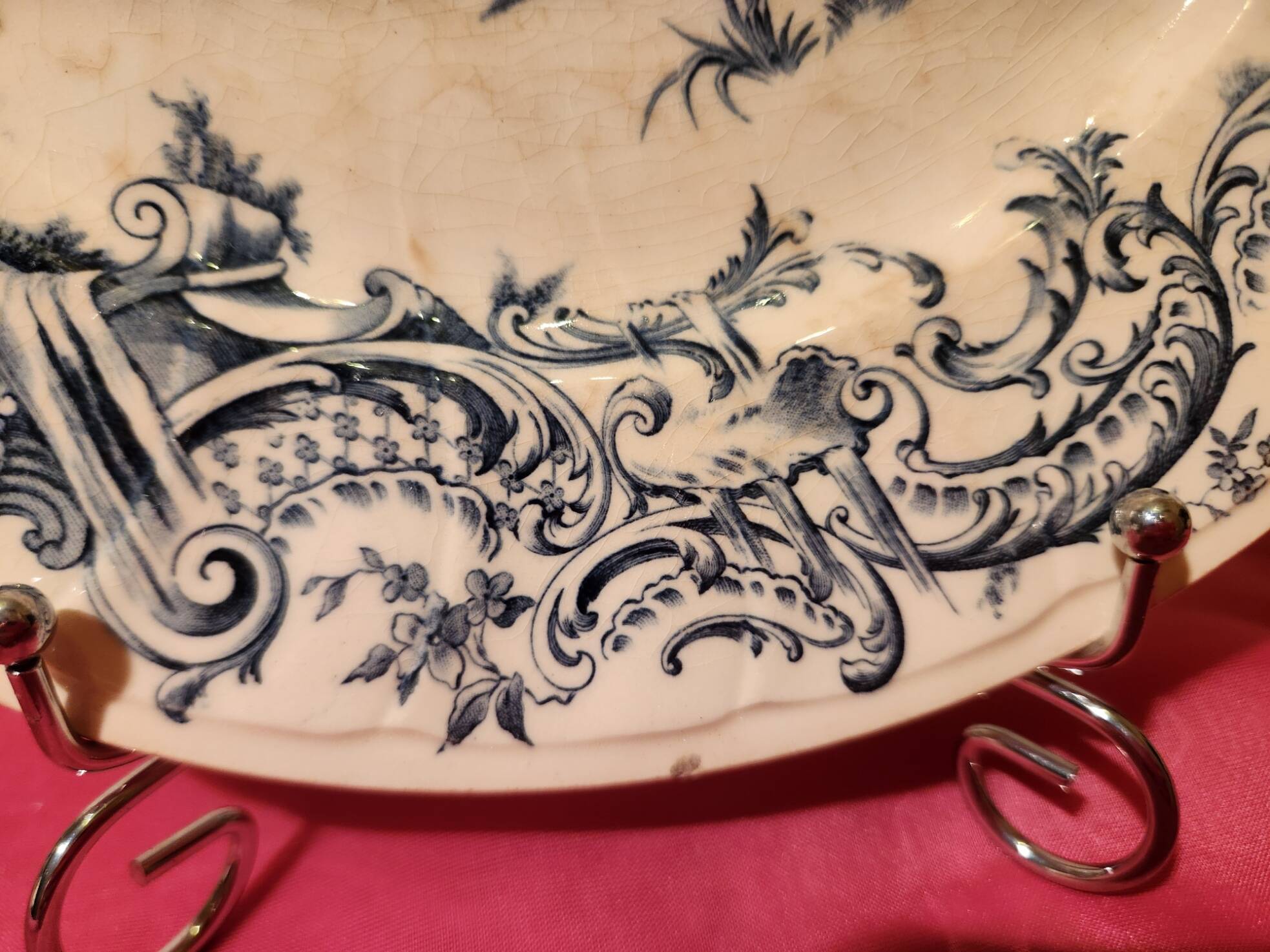 6 large Gien flat plates with hunting decor