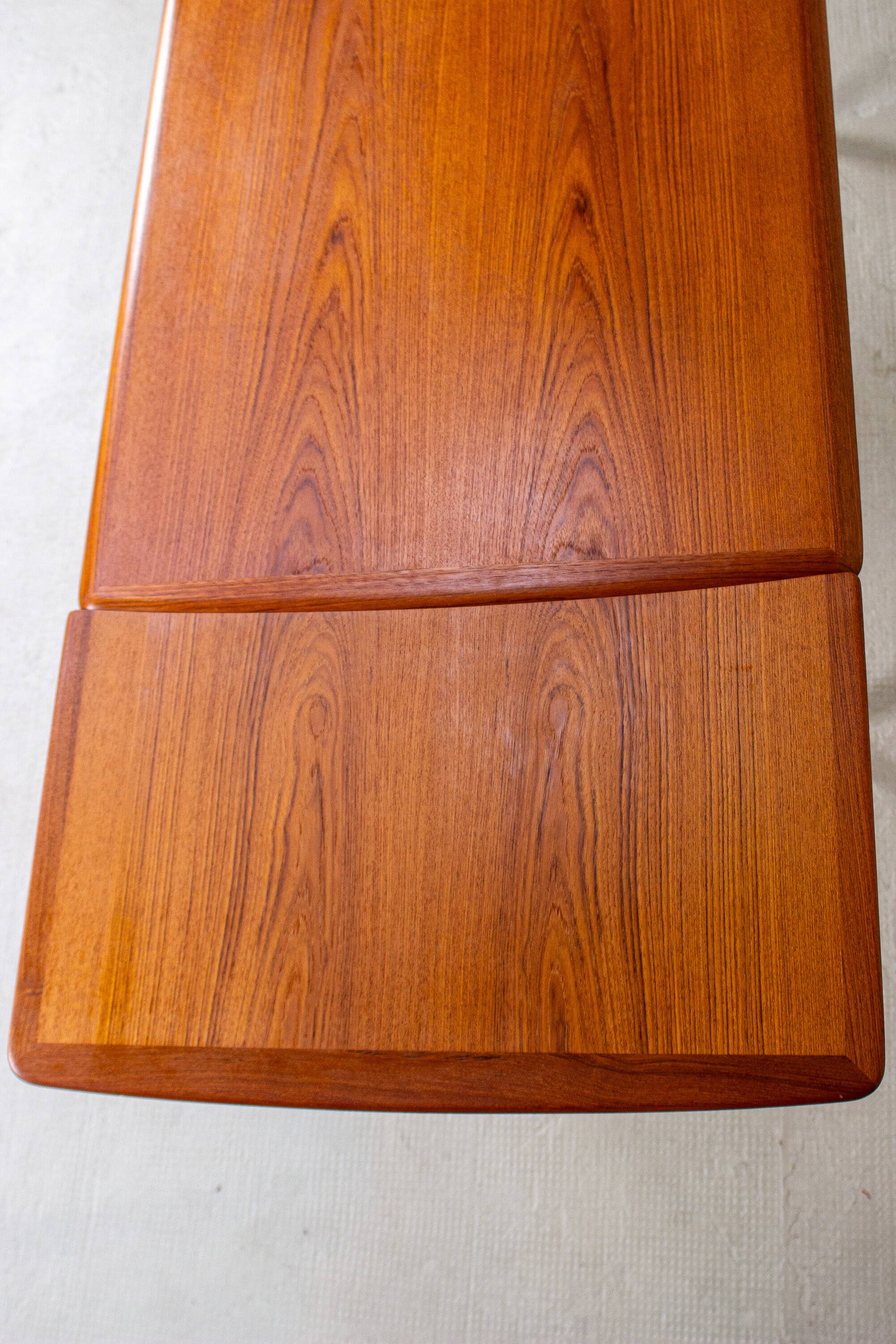 Dining table Svend Aaage Madsen in vintage teak, mid-century Danish from the 1960s.