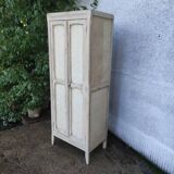 Small Parisian wardrobe