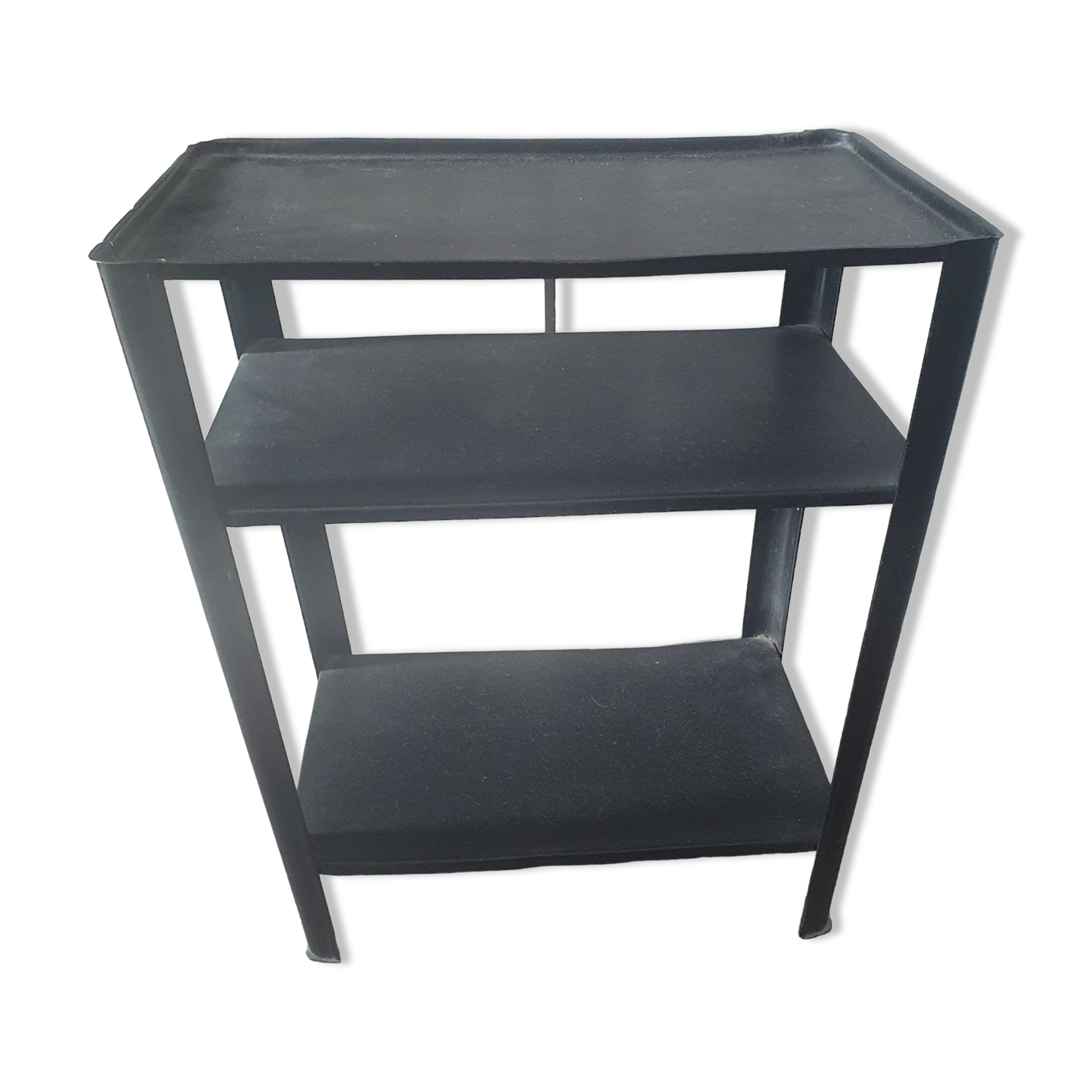 Serving table