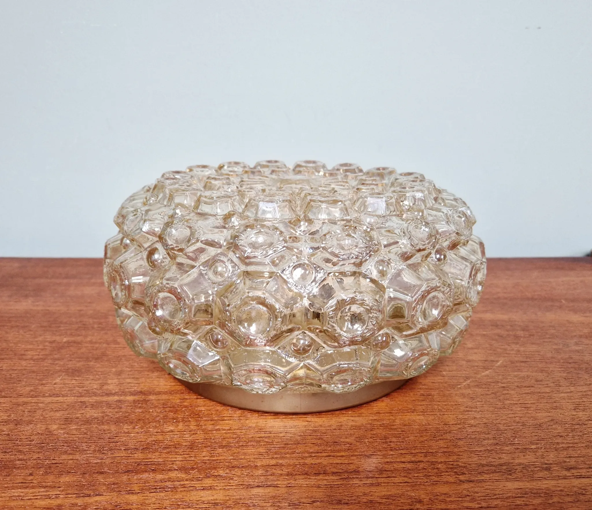 Amber glass honeycomb ceiling light, design by Helena Tynell, 1970.