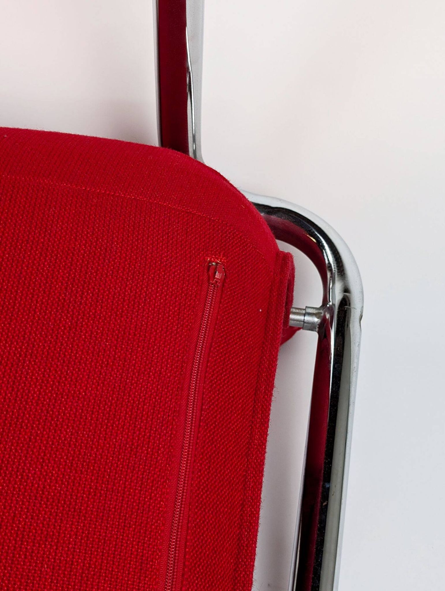 Pair of Italian armchairs in chromed metal and red fabric, 1970