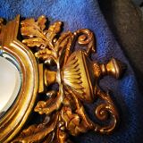 Paire de miroirs en bronze ciselé et doré formant appliques