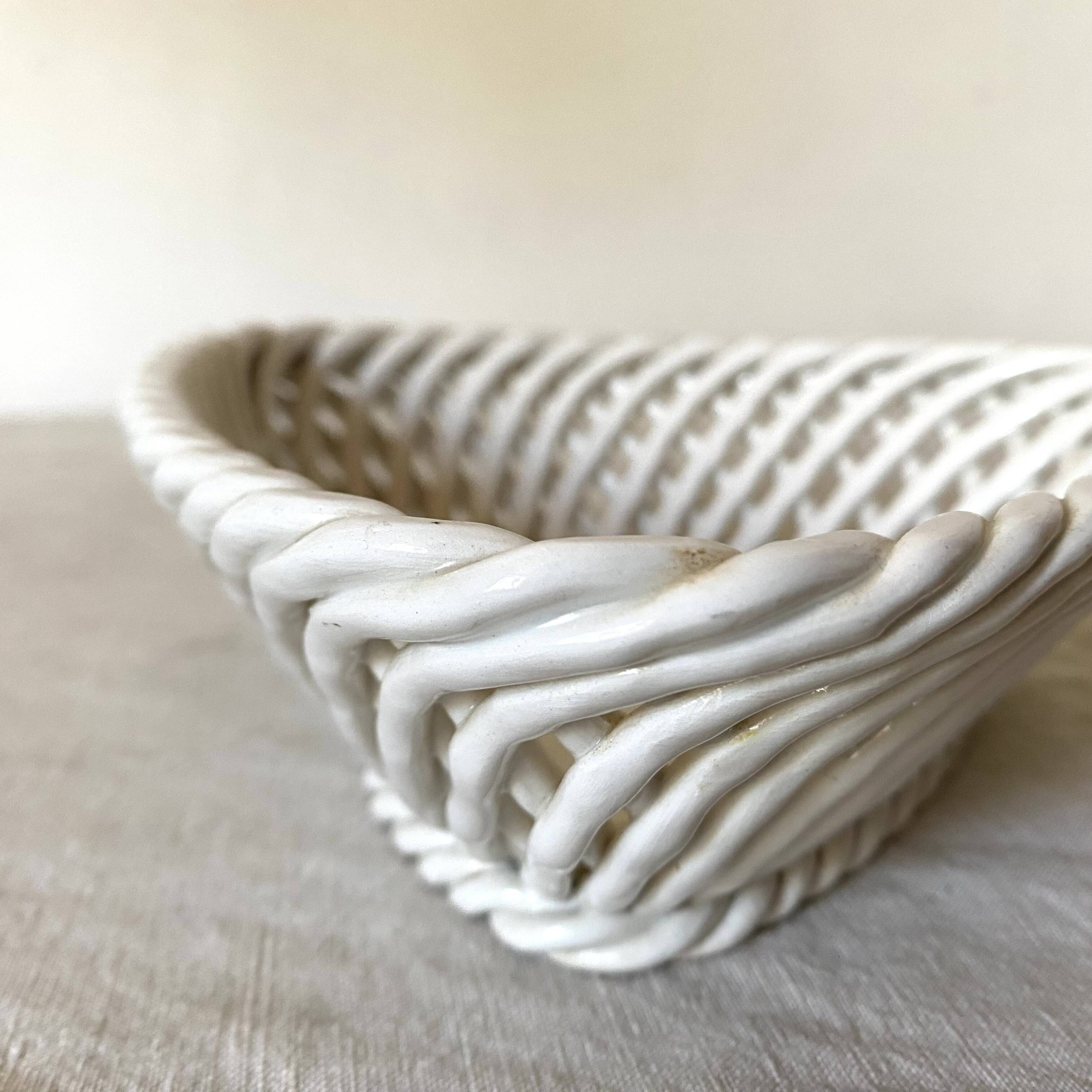 Empty pocket in woven ceramic Italy